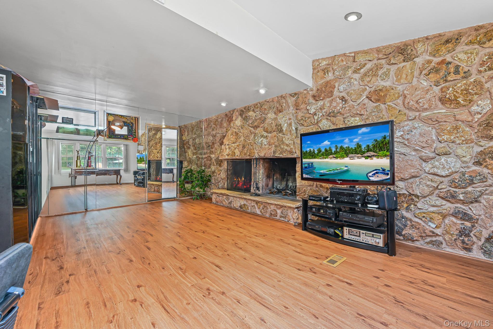 #18 photo, 23 Pettit Drive, Dix Hills , NY 11746