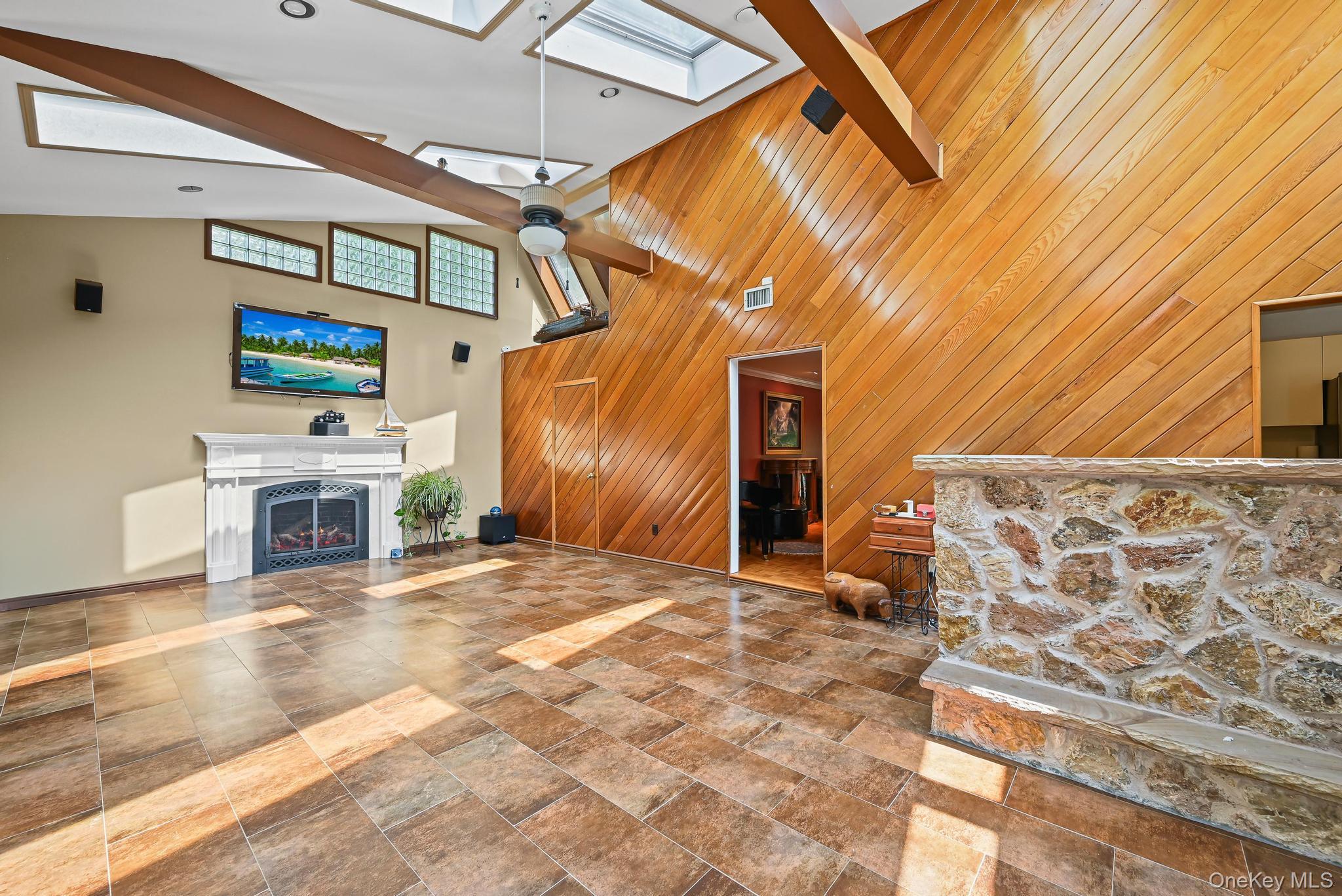 #19 photo, 23 Pettit Drive, Dix Hills , NY 11746