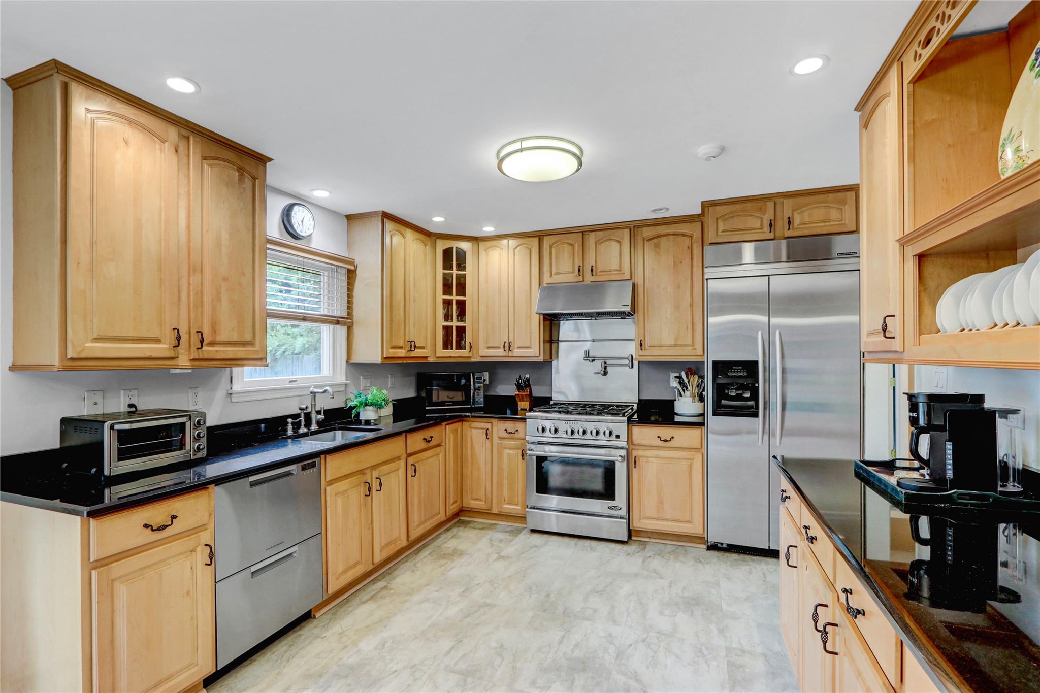 #11 photo, 31 Imperial Drive, サフォーク郡 Miller Place , NY 11764