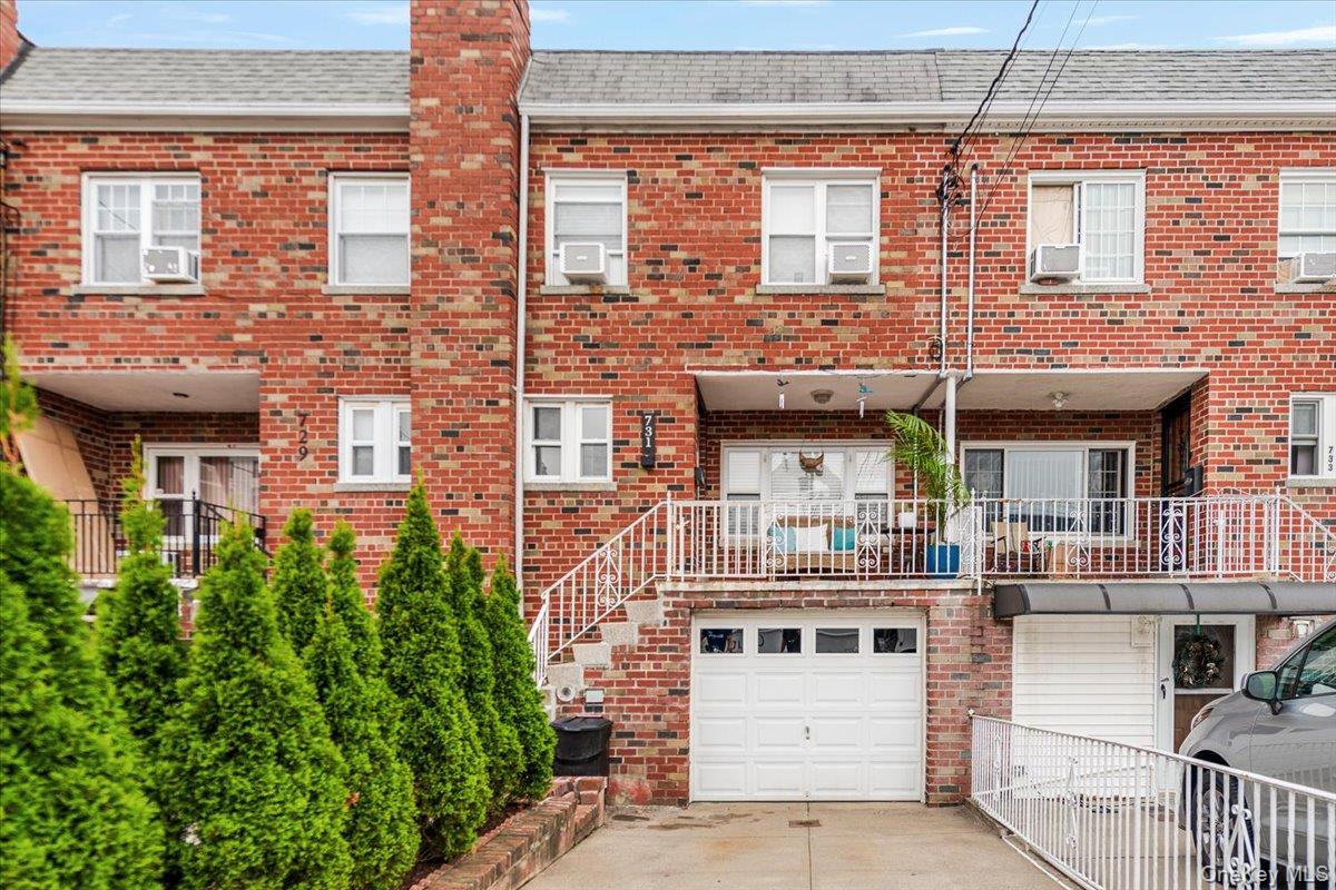 #1 photo, 731 Hollywood Avenue, Bronx , NY 10465