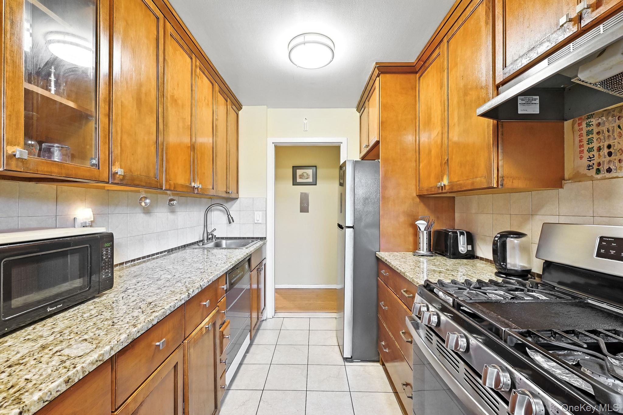 #8 photo, 499 N Broadway, White Plains , NY 10603