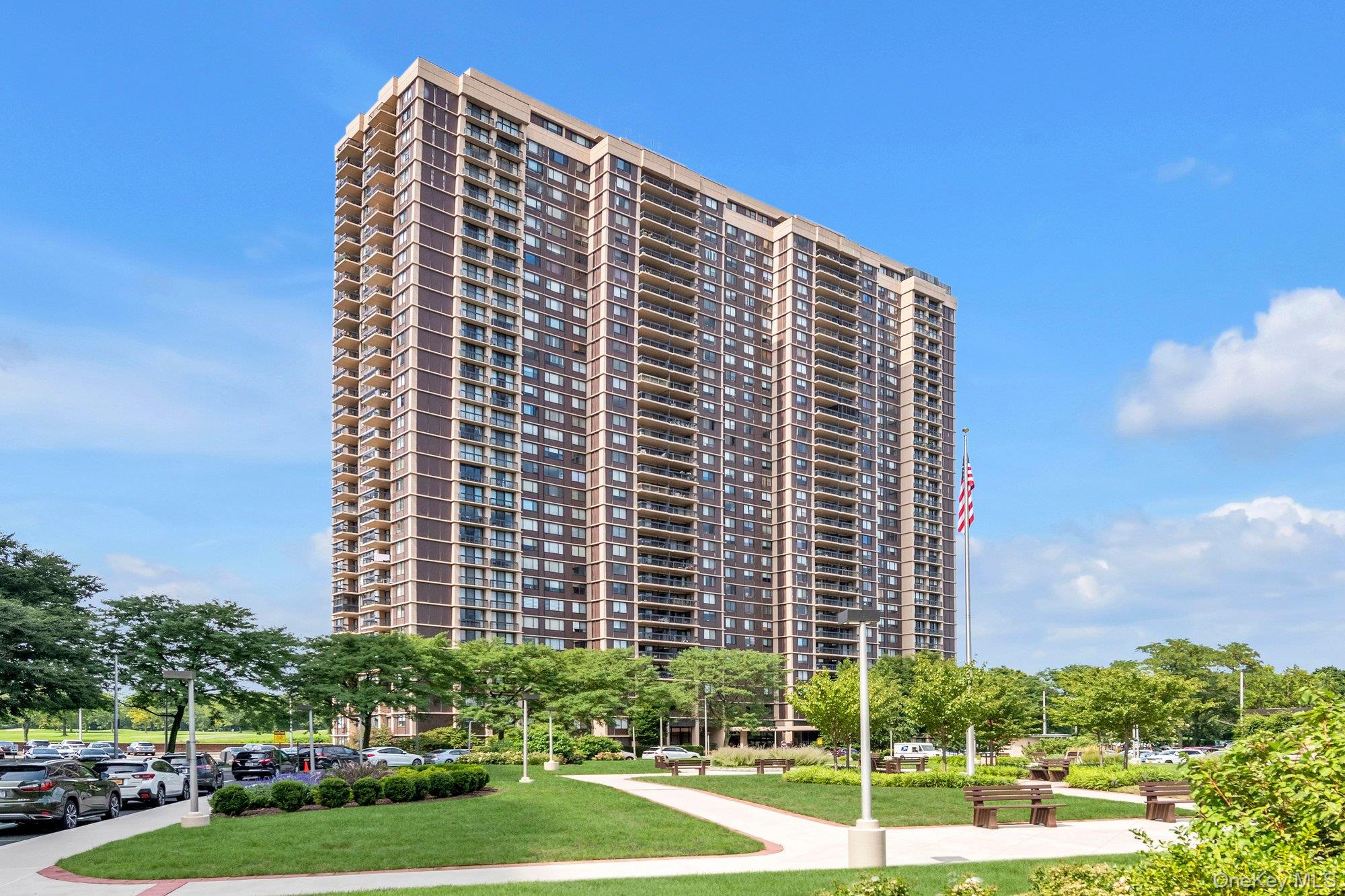 #1 photo, 269-10 Grand Central Parkway, クイーンズ区 Floral Park , NY 11005