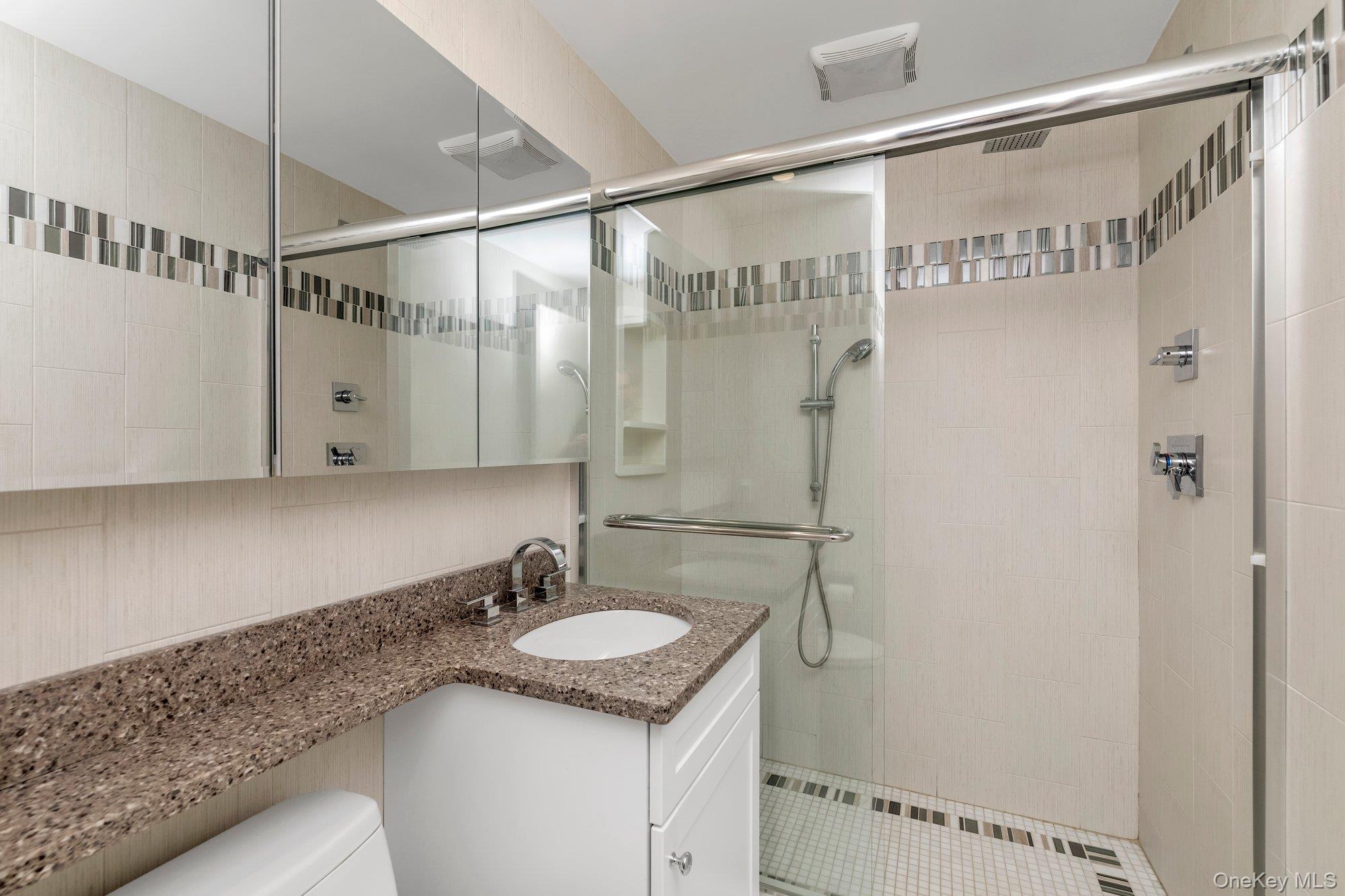 #11 photo, 269-10 Grand Central Parkway, クイーンズ区 Floral Park , NY 11005