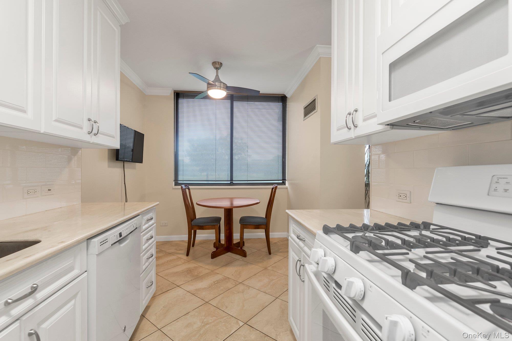 #7 photo, 269-10 Grand Central Parkway, クイーンズ区 Floral Park , NY 11005