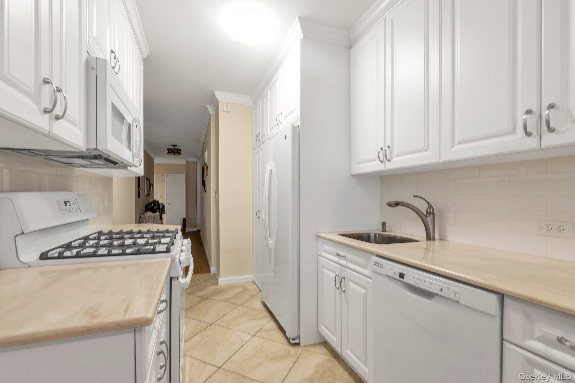 #8 photo, 269-10 Grand Central Parkway, クイーンズ区 Floral Park , NY 11005