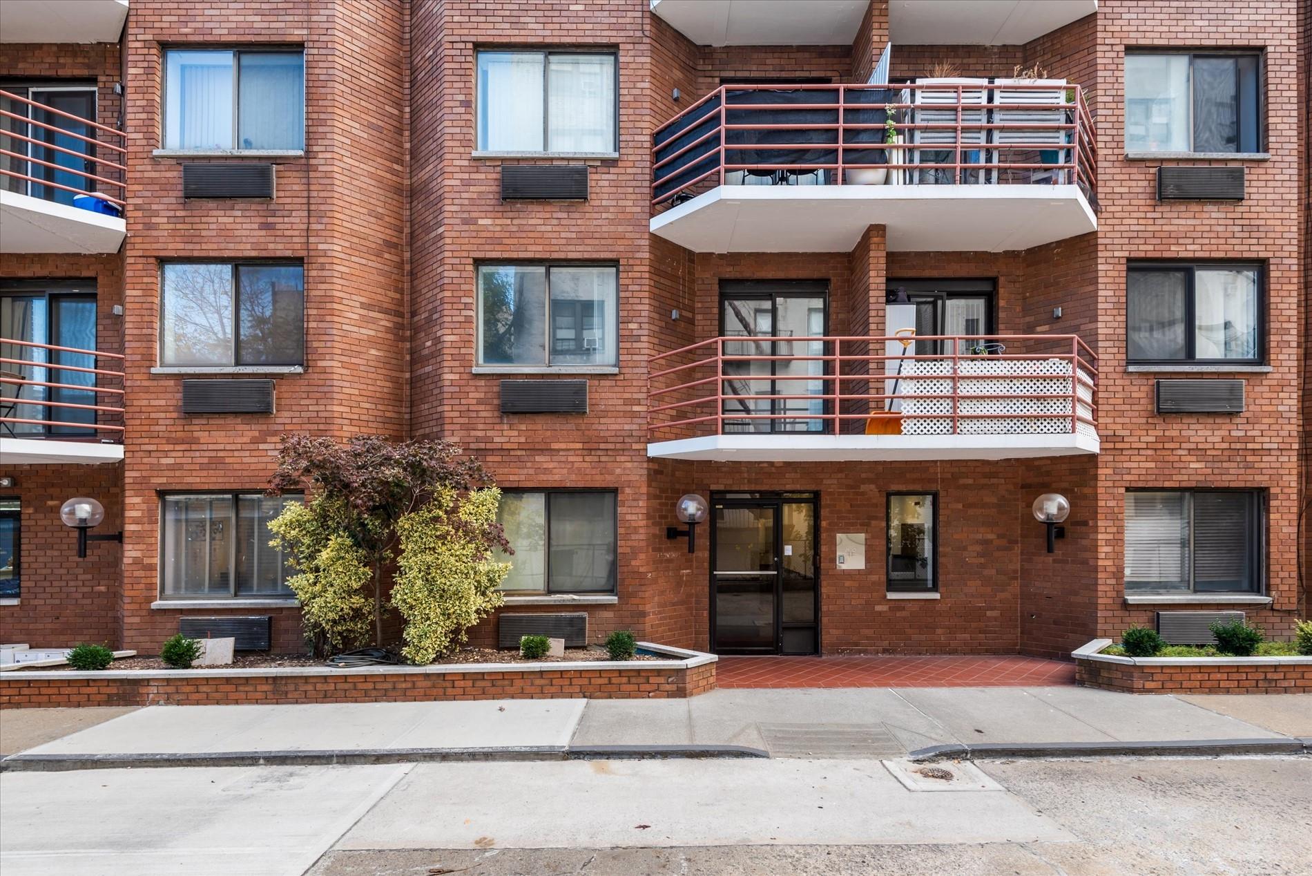 #16 photo, 119-40 Metropolitan Avenue, Kew Gardens , NY 11415