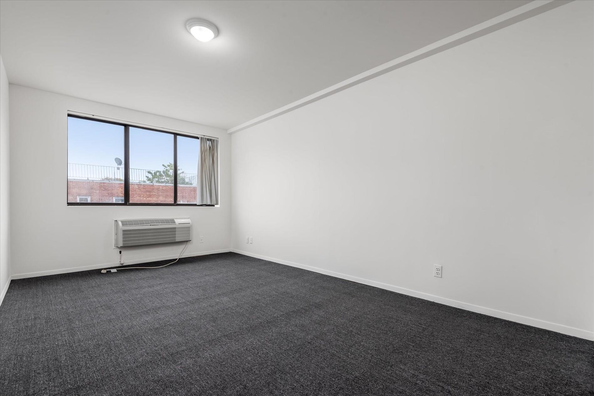 #7 photo, 119-40 Metropolitan Avenue, Kew Gardens , NY 11415