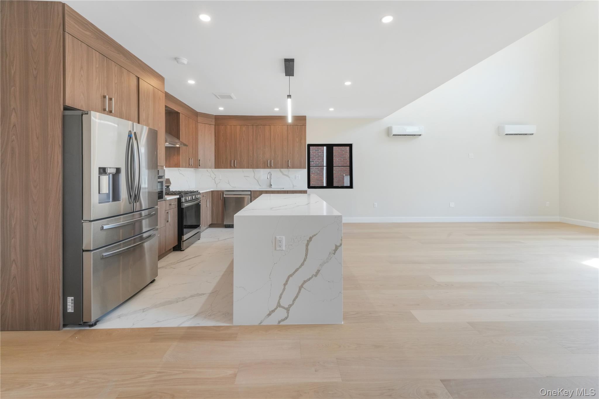 #4 photo, 75-31 175th Street, Fresh Meadows , NY 11366