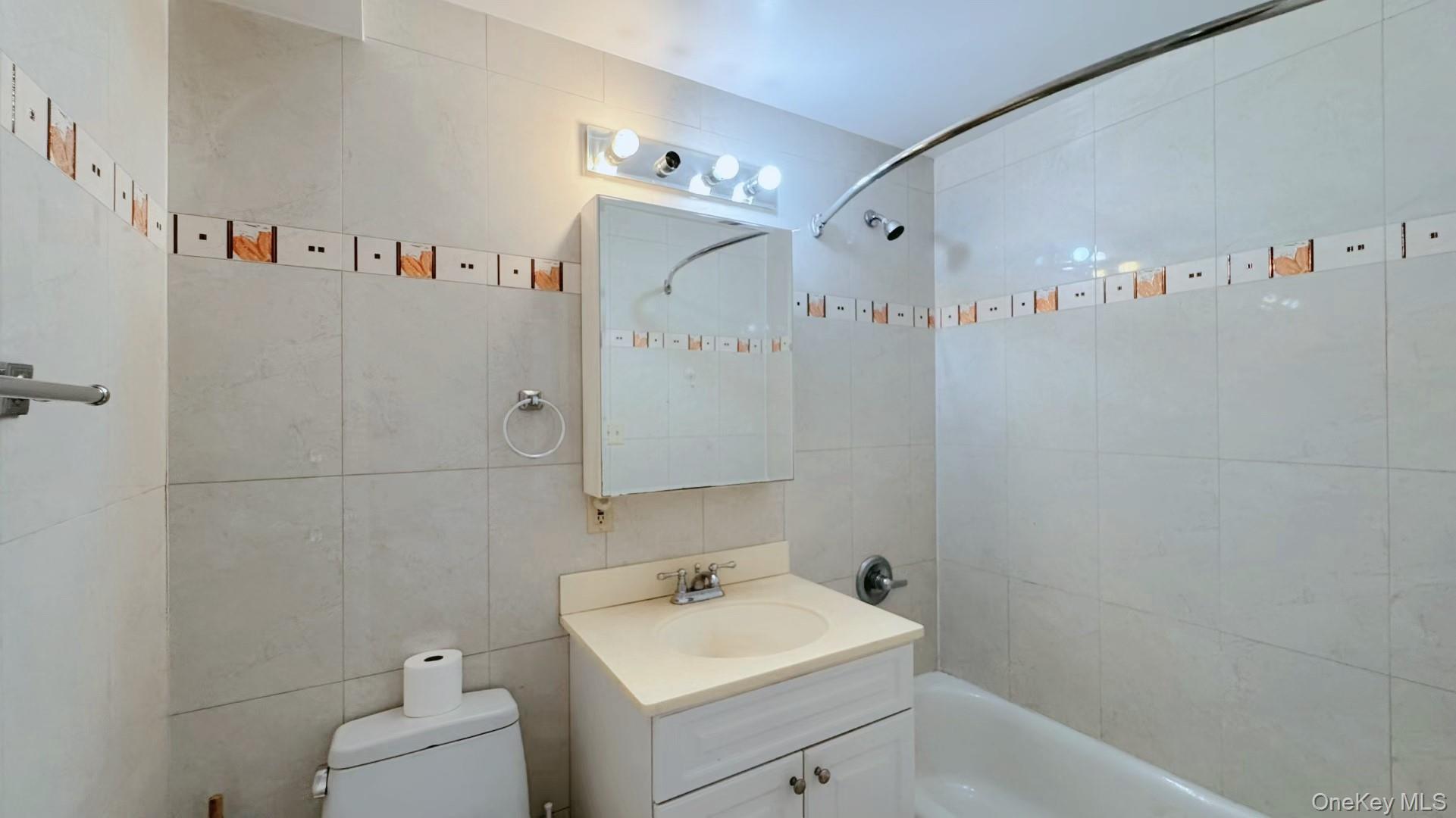 #6 photo, 64-34 Grand Central Parkway, クイーンズ区 Forest Hills , NY 11375