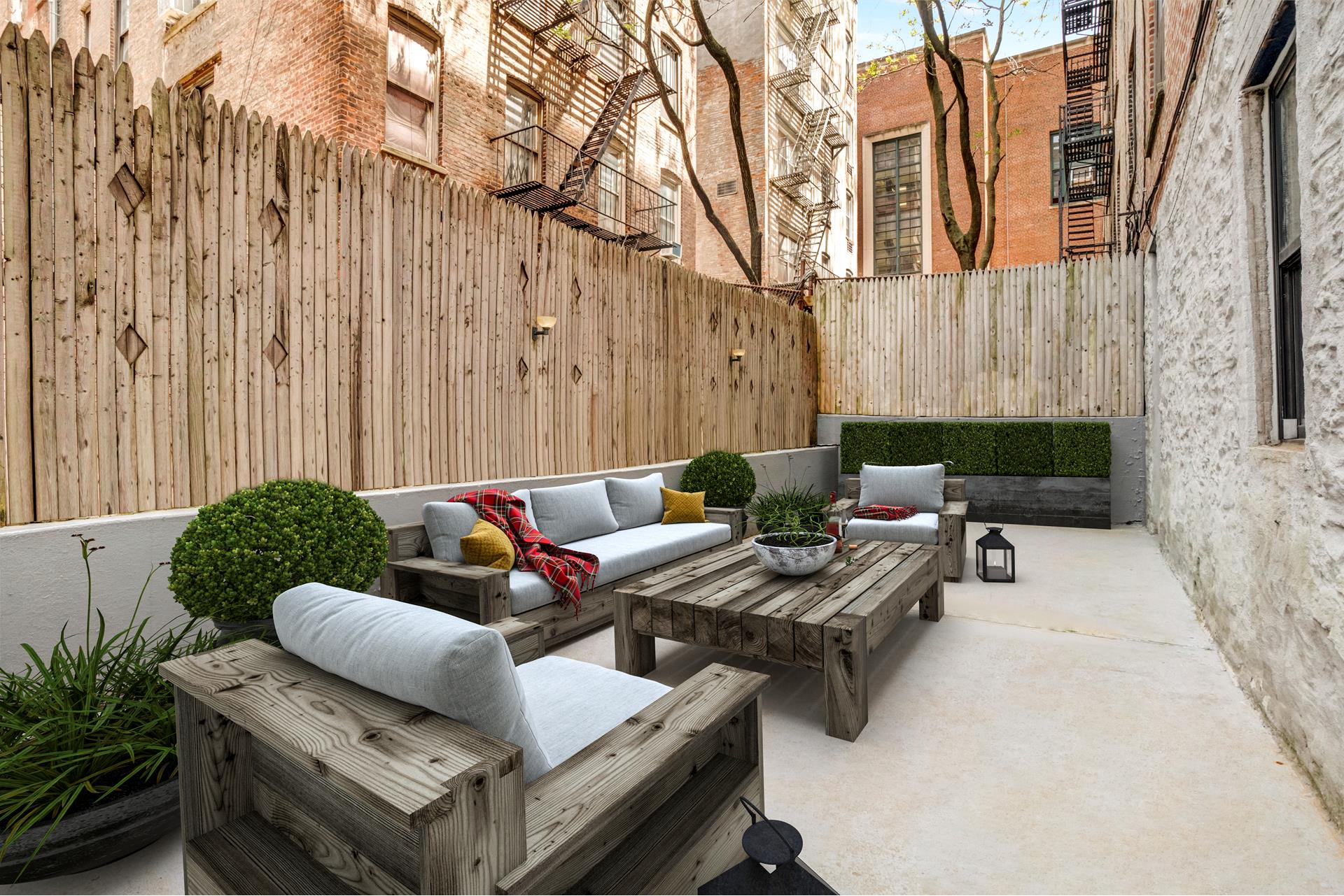 #3 photo, 317 W 95TH Street, マンハッタン Upper West Side , NY 10025