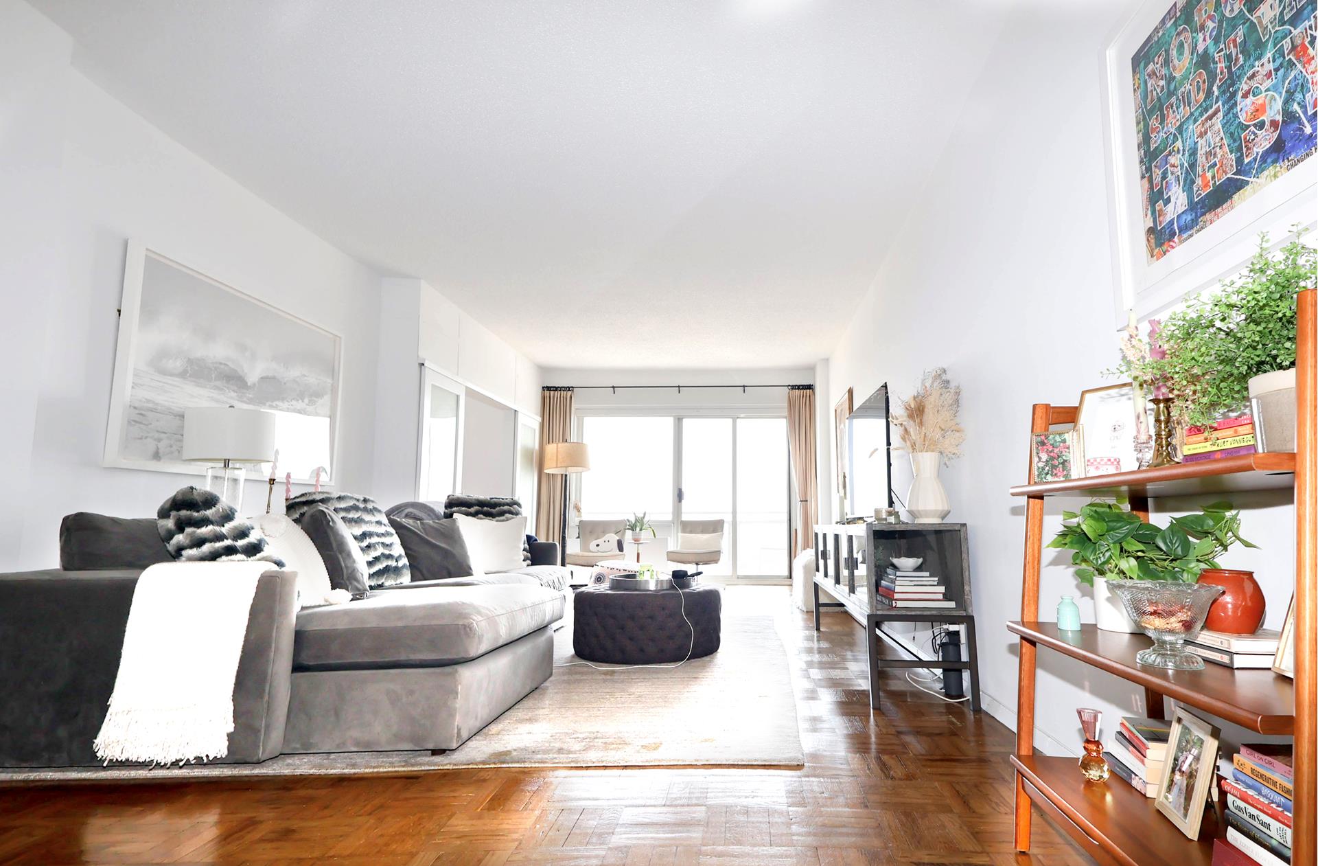 #1 photo, 60 E 8TH Street, マンハッタン Greenwich Village , NY 10003