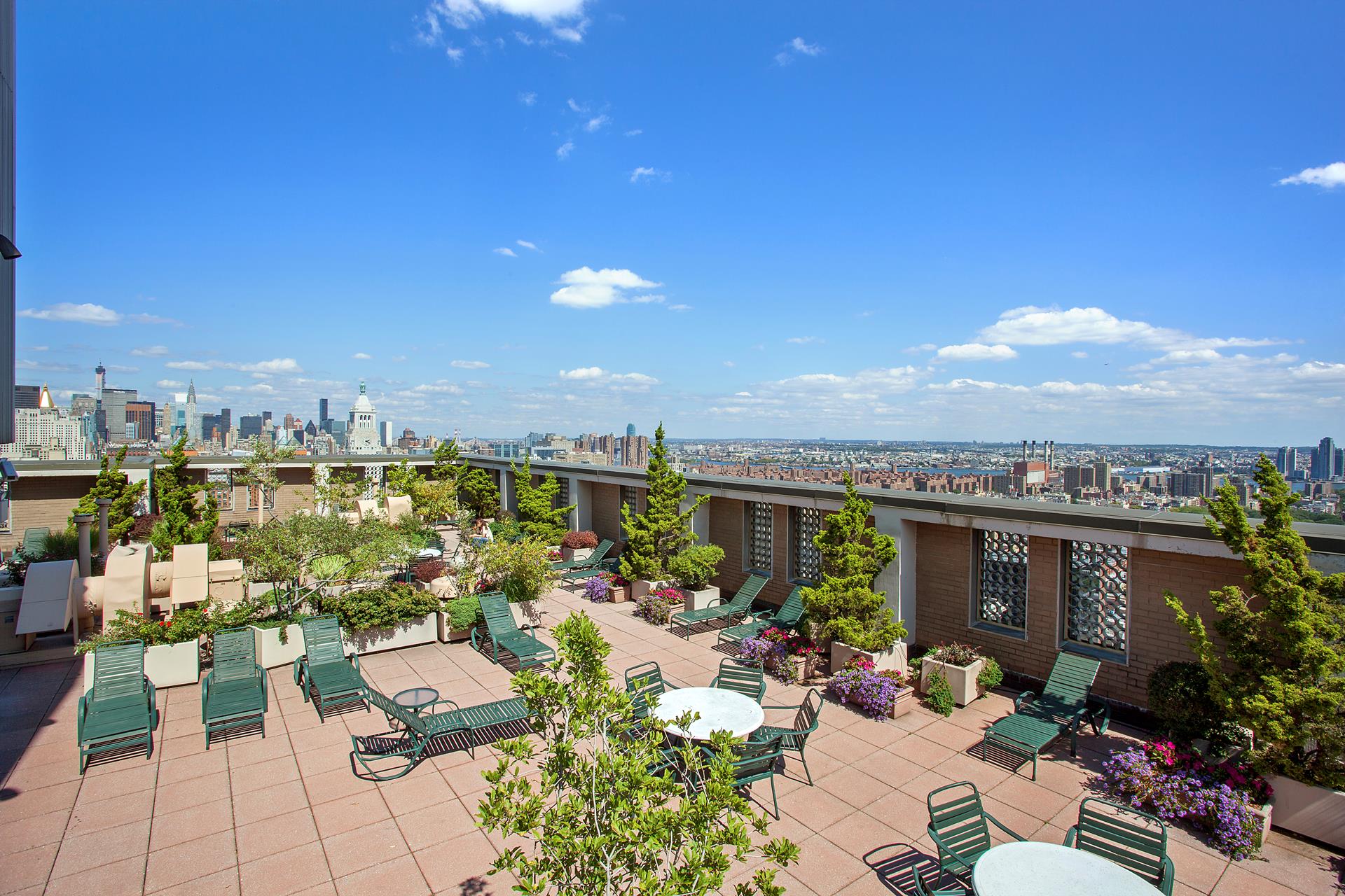 #14 photo, 60 E 8TH Street, マンハッタン Greenwich Village , NY 10003