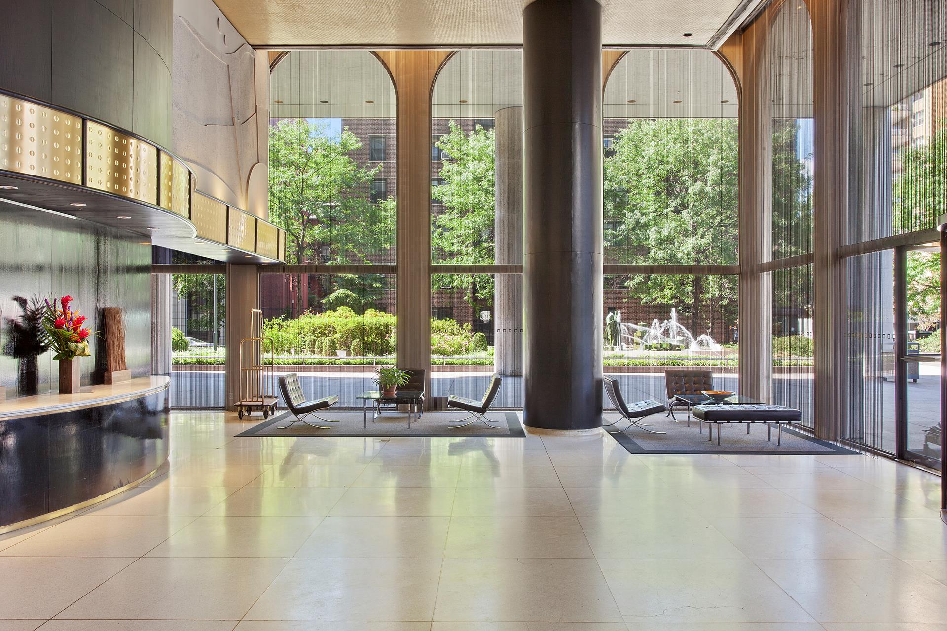 #16 photo, 60 E 8TH Street, マンハッタン Greenwich Village , NY 10003