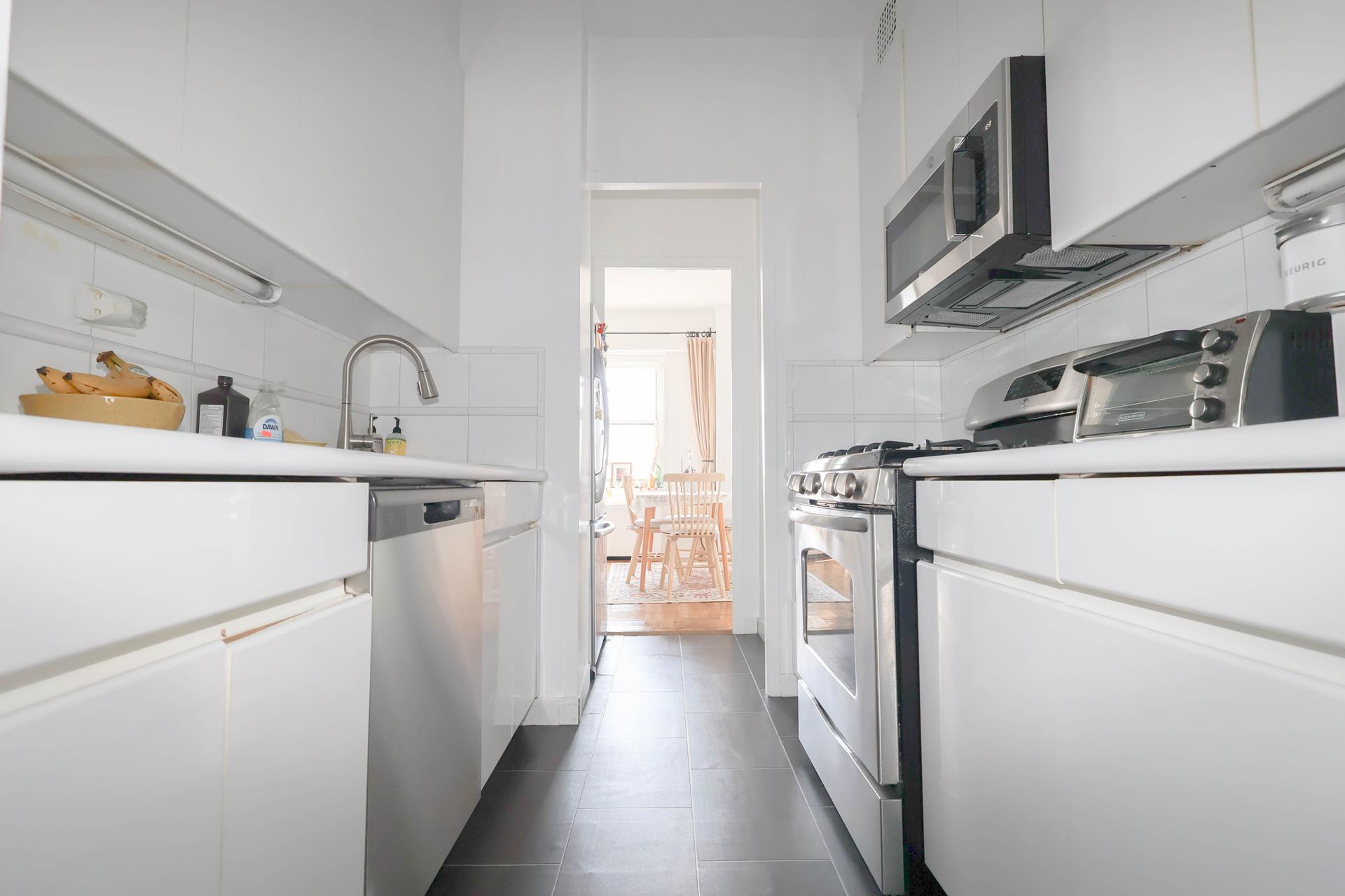 #5 photo, 60 E 8TH Street, マンハッタン Greenwich Village , NY 10003