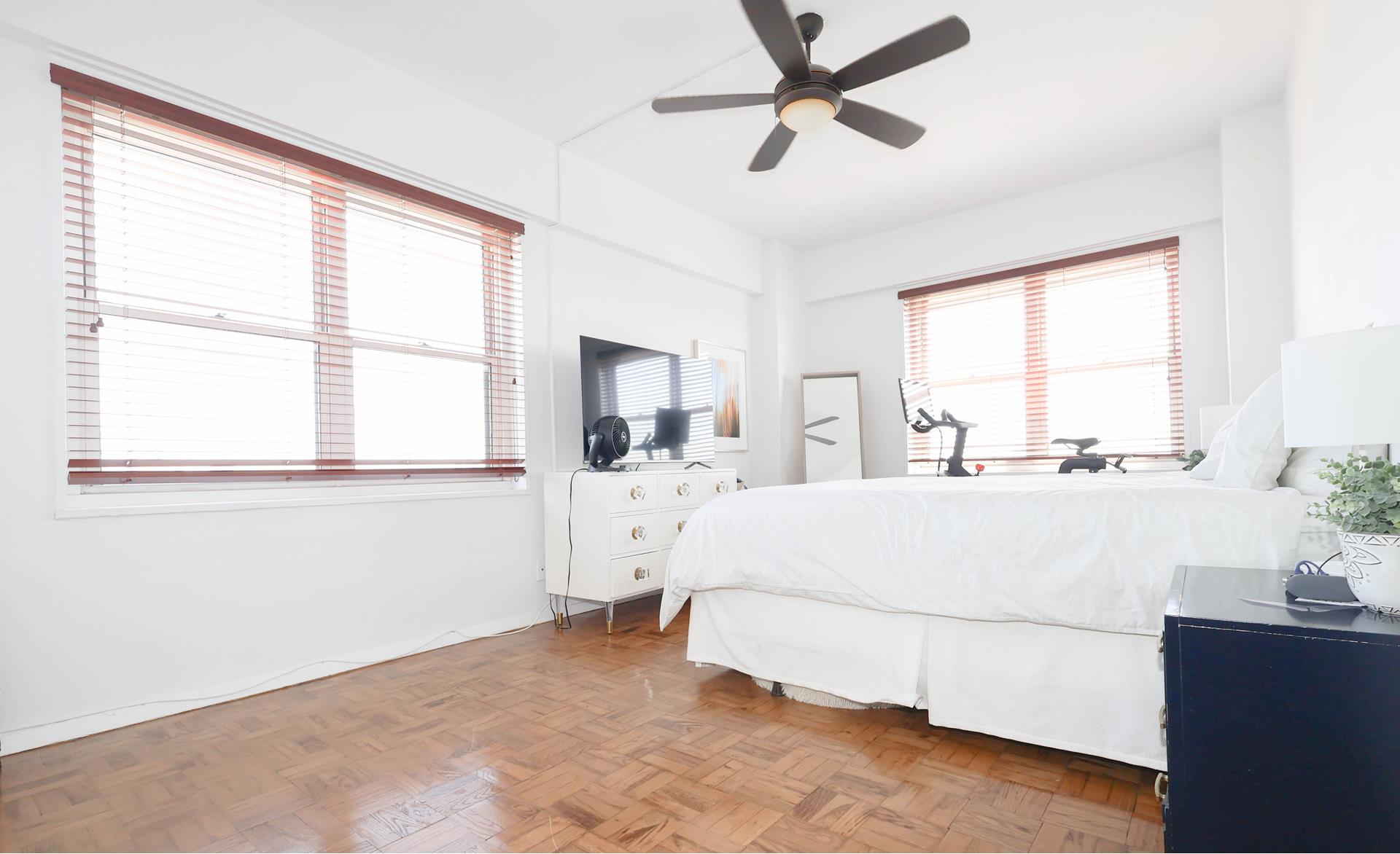 #6 photo, 60 E 8TH Street, マンハッタン Greenwich Village , NY 10003