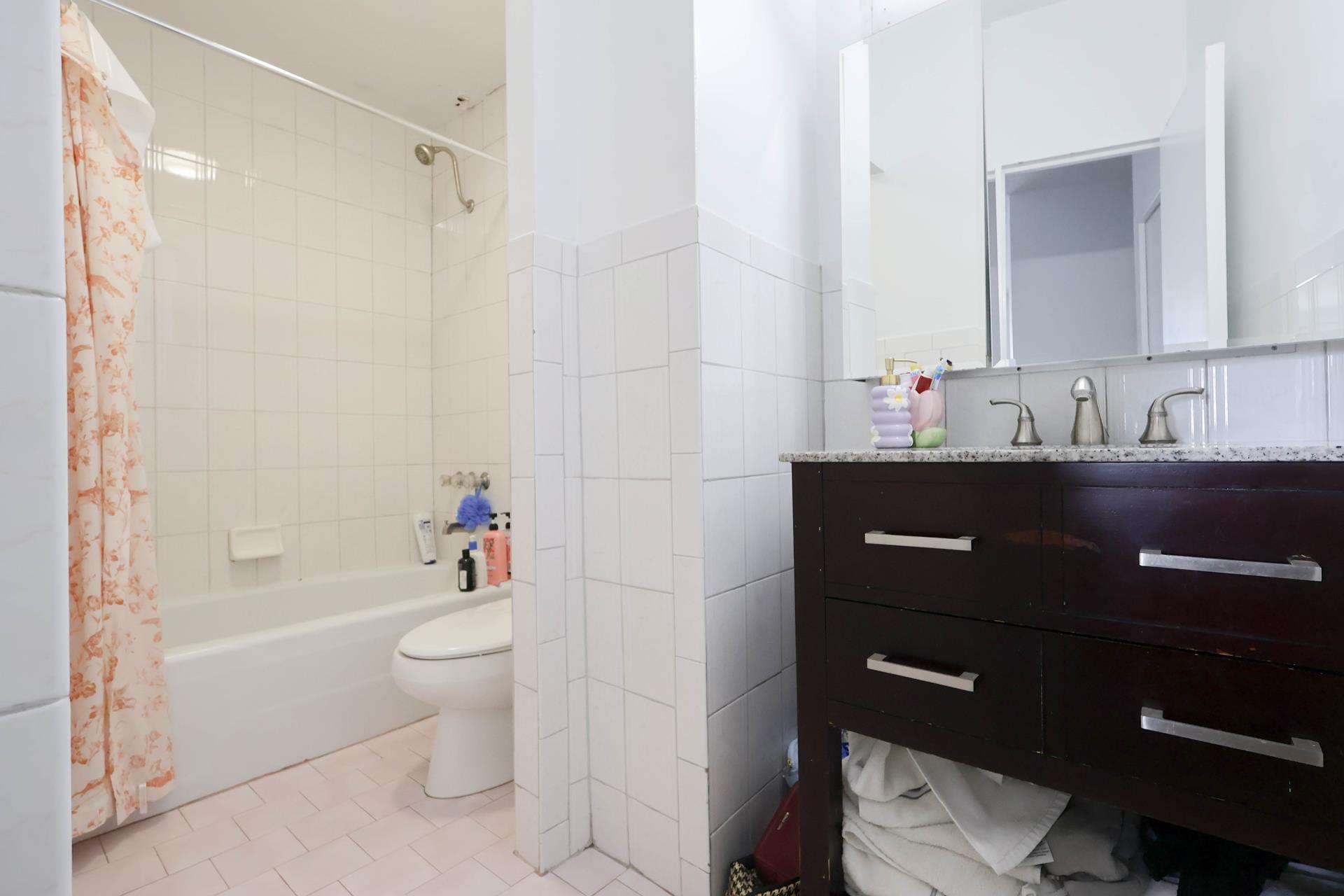 #9 photo, 60 E 8TH Street, マンハッタン Greenwich Village , NY 10003