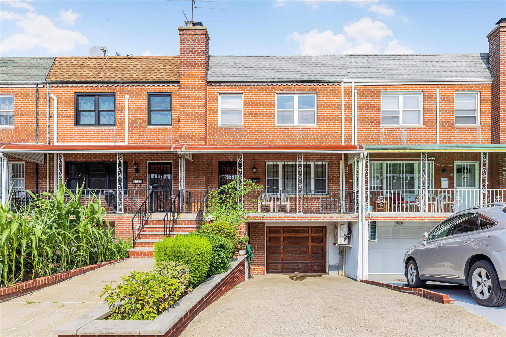 #1 photo, 30-29 78th Street, एल्महर्स्ट East Elmhurst , NY 11370