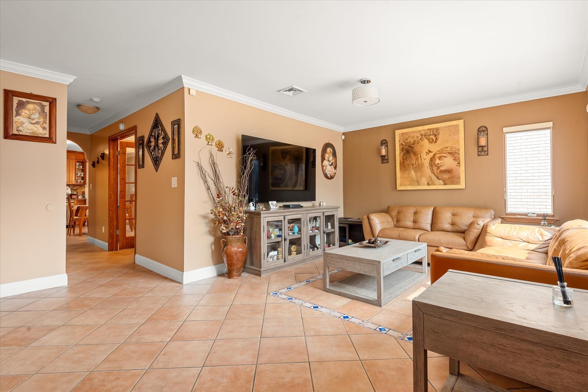 #3 photo, 2134 74th Street, クイーンズ区 East Elmhurst , NY 11370