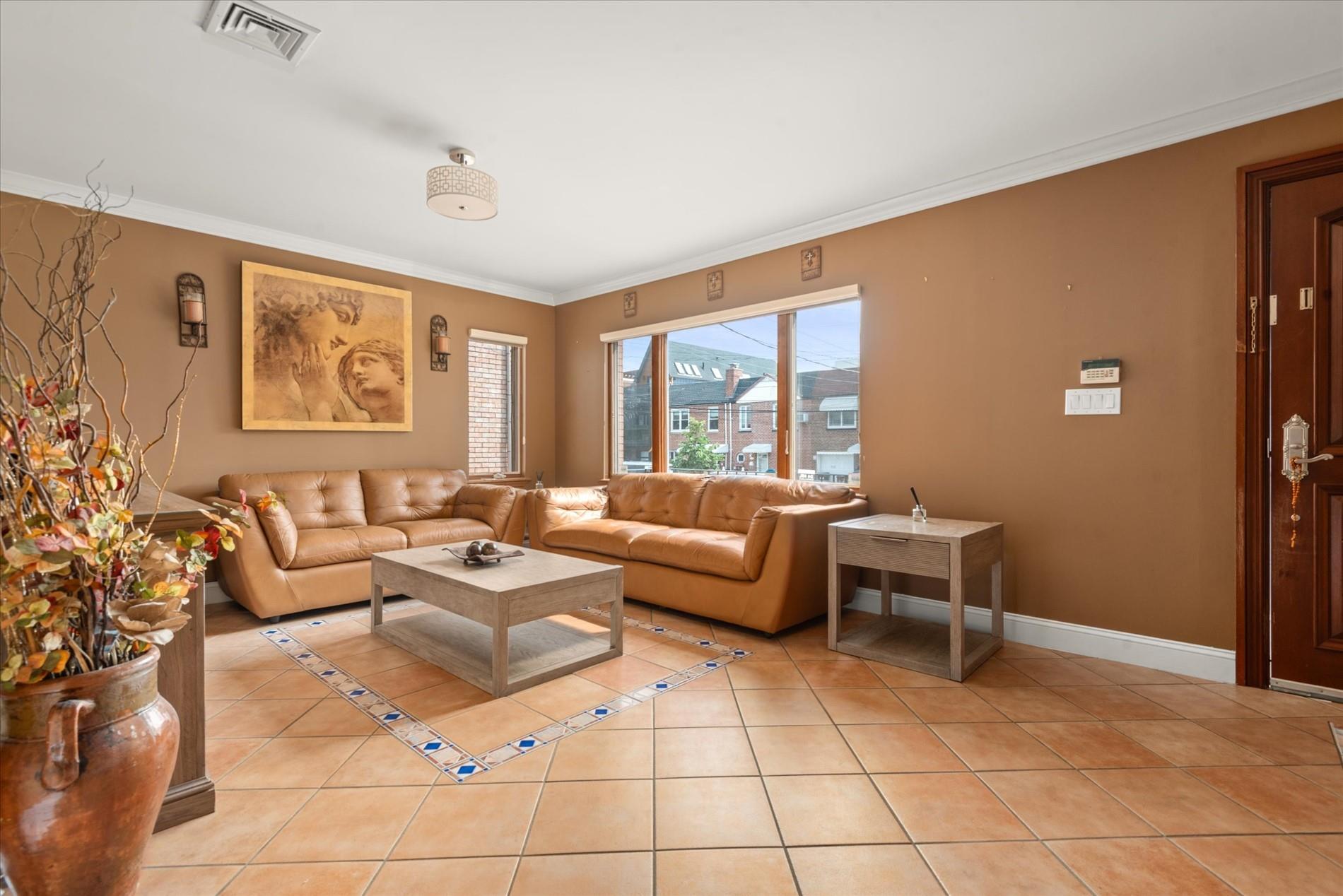 #4 photo, 2134 74th Street, クイーンズ区 East Elmhurst , NY 11370