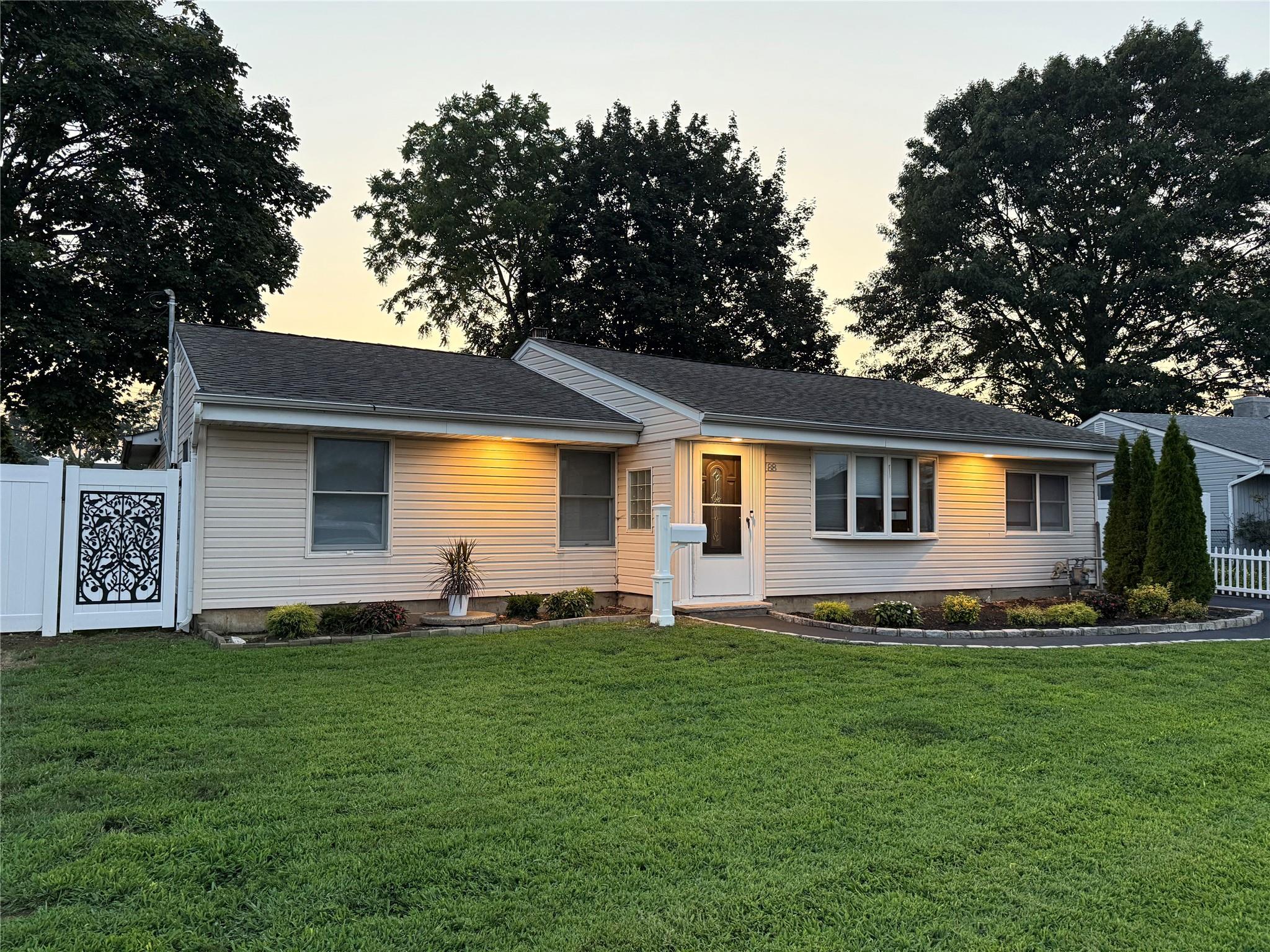 #1 photo, 88 Bruce Avenue, हिक्सविले Hicksville , NY 11801