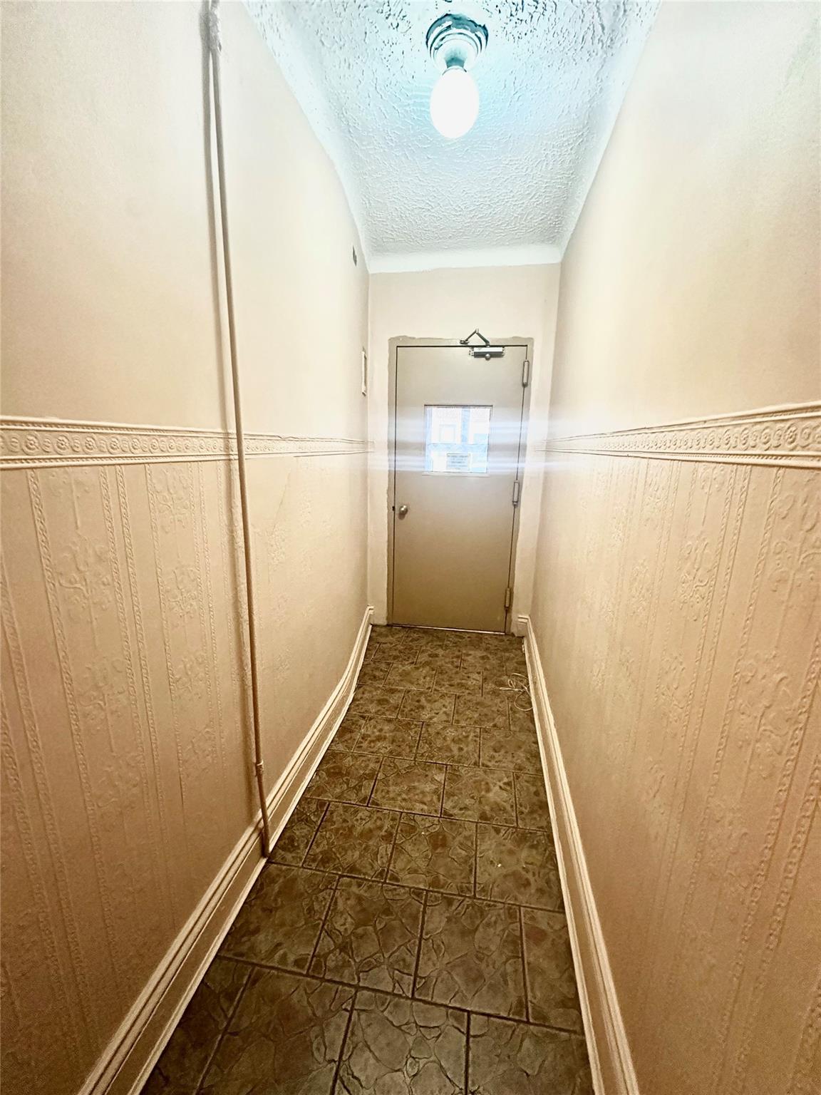 #6 photo, 28-32 37th Street, クイーンズ区 Astoria , NY 11103