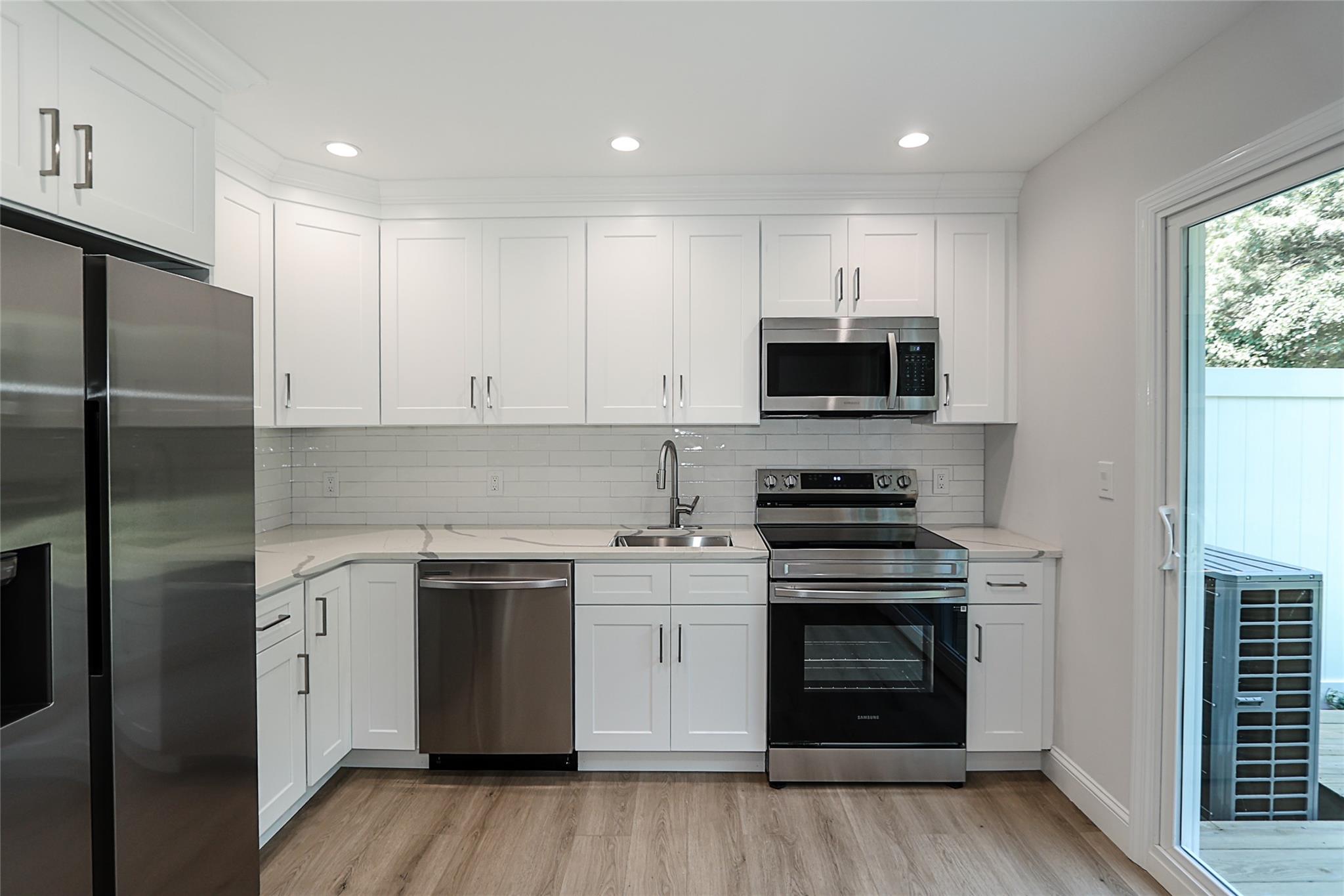 #10 photo, 5 Amesworth Court, Middle Island , NY 11953