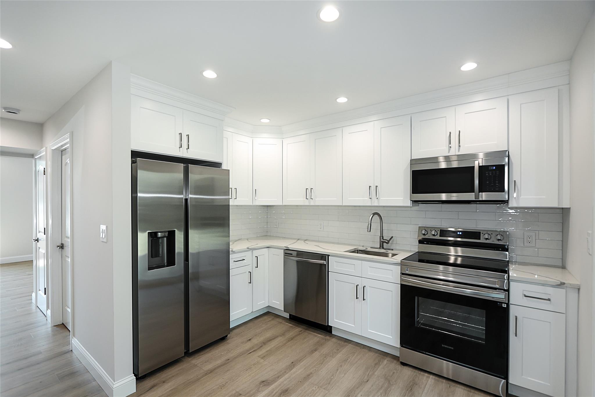 #11 photo, 5 Amesworth Court, Middle Island , NY 11953