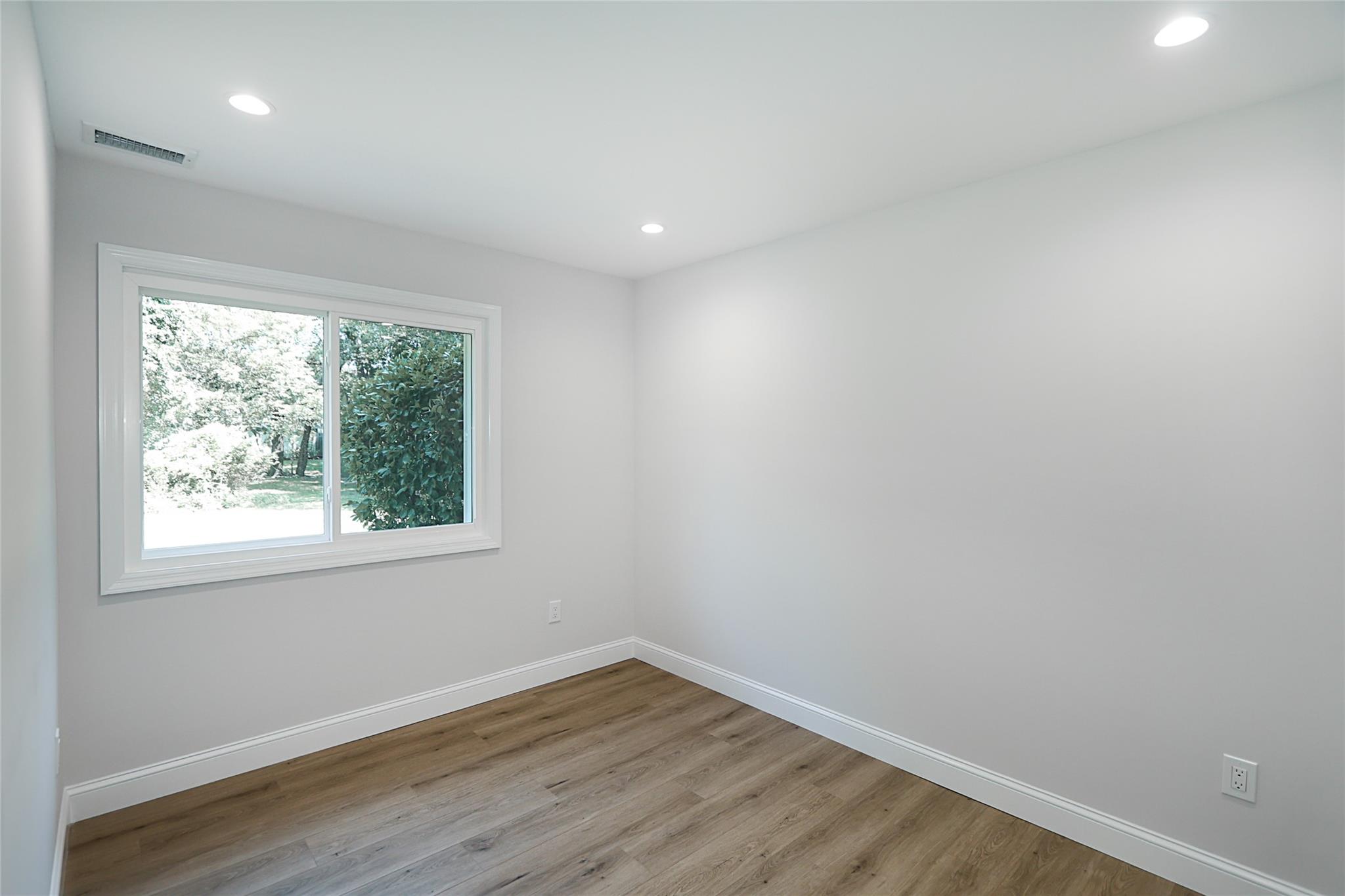 #14 photo, 5 Amesworth Court, Middle Island , NY 11953