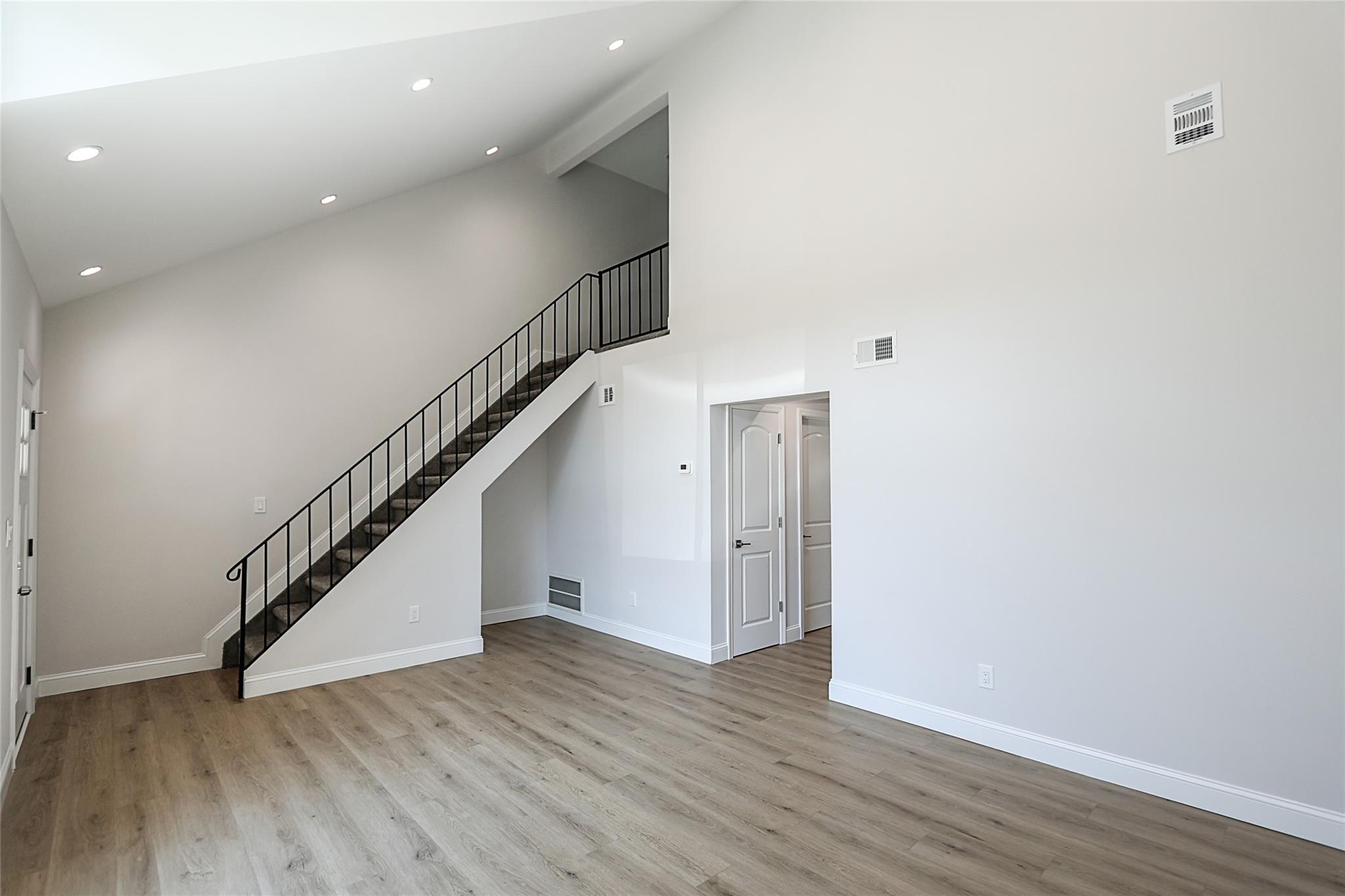 #8 photo, 5 Amesworth Court, Middle Island , NY 11953