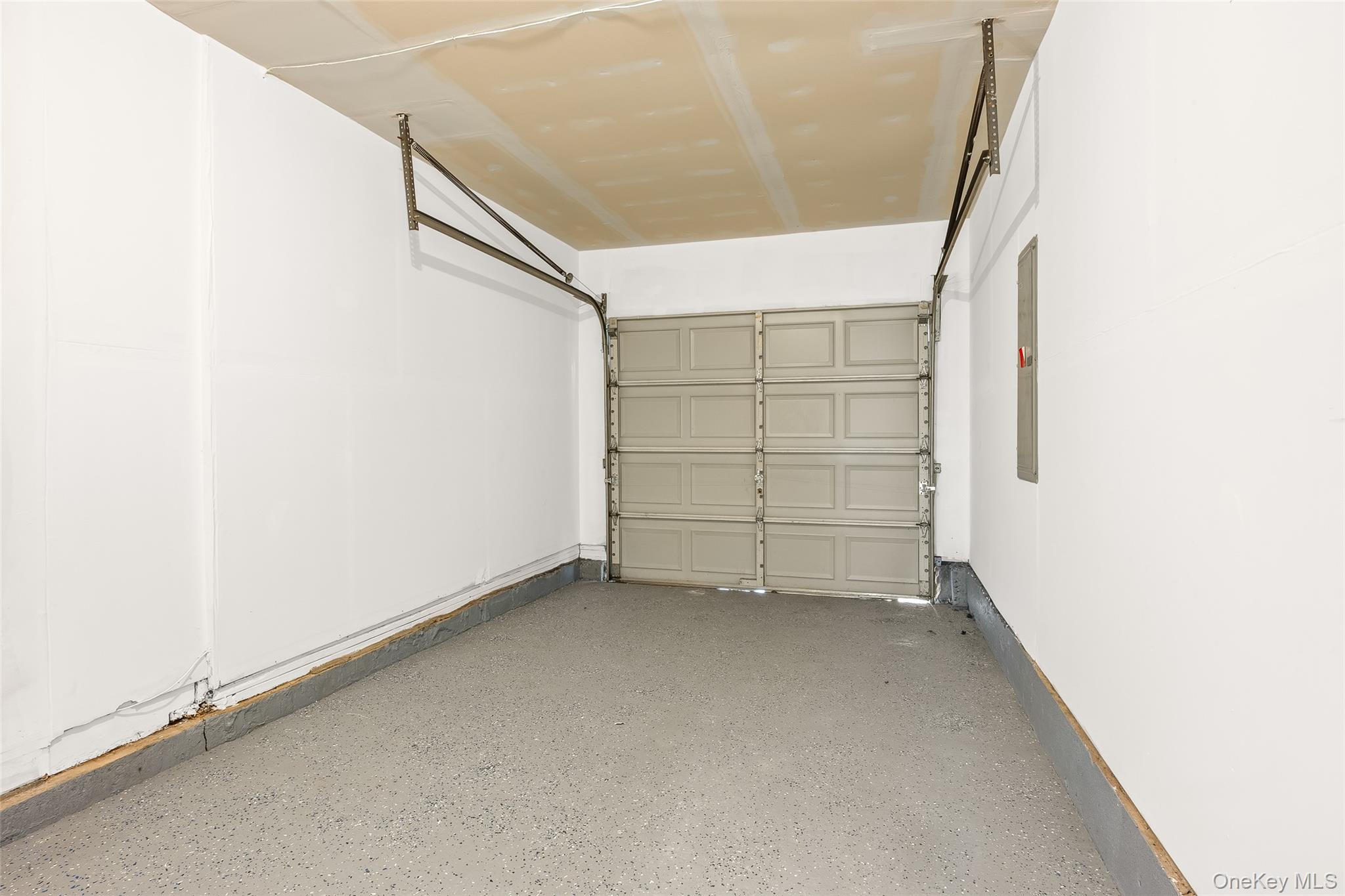 #18 photo, 4991 Express Drive, Lake Ronkonkoma , NY 11779