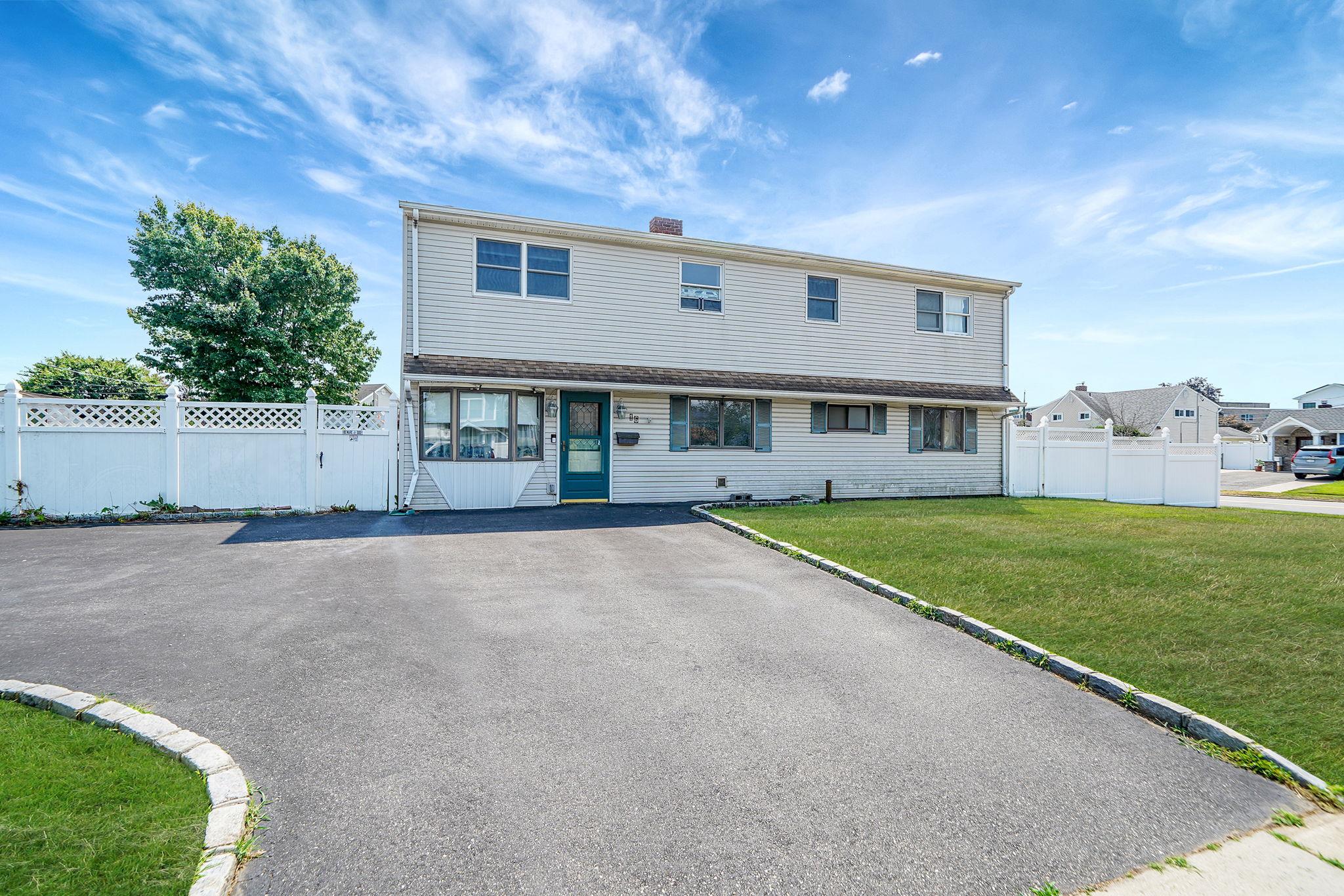 #1 photo, 16 Winter Lane, Hicksville , NY 11801