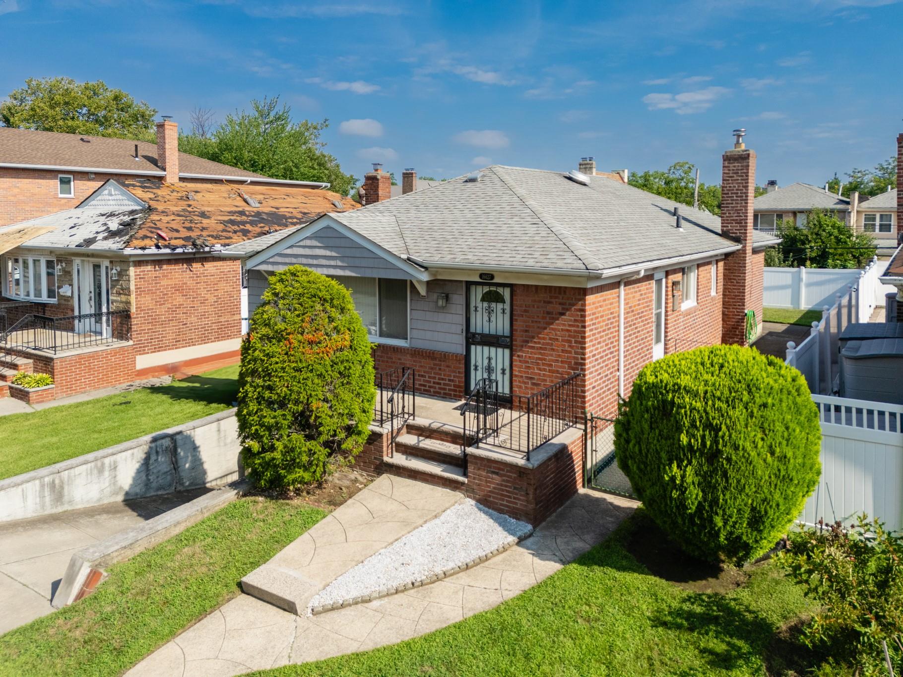 #1 photo, 166-27 16 Avenue, クイーンズ区 Whitestone , NY 11357