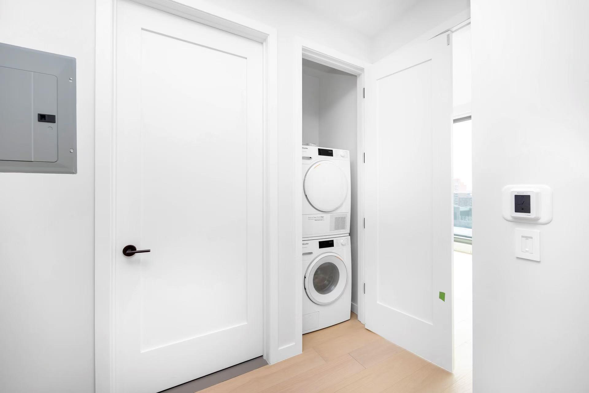 #10 photo, 3532 Leavitt St, Flushing , NY 11354