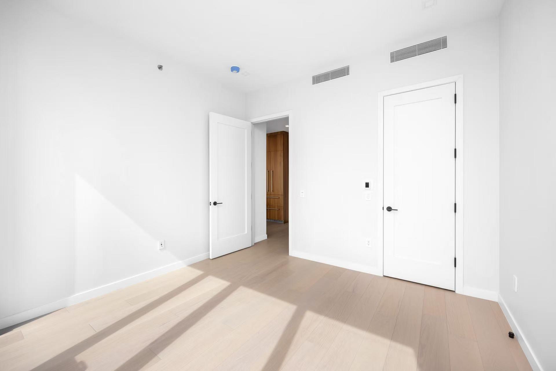 #4 photo, 3532 Leavitt St, Flushing , NY 11354