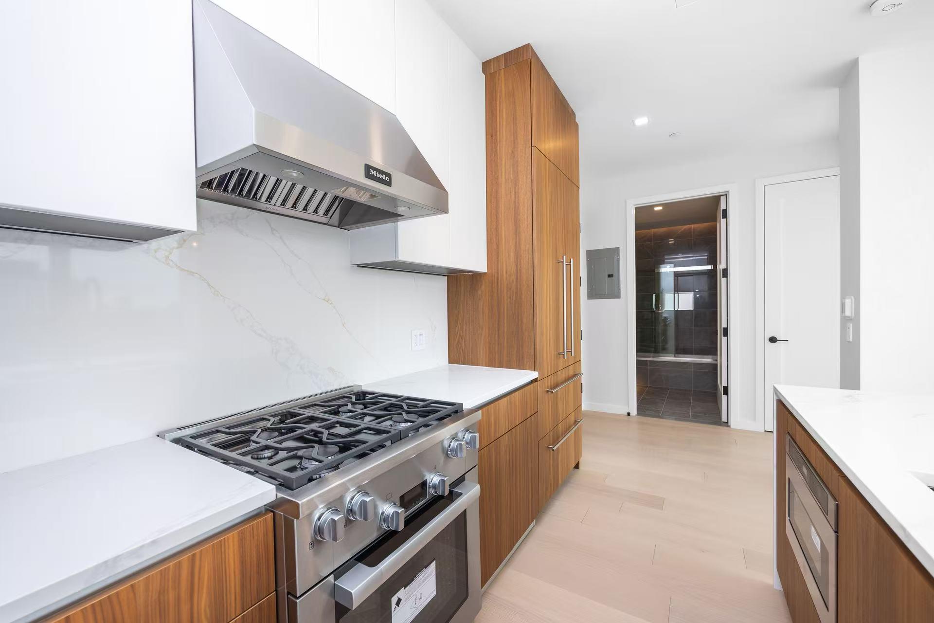 #6 photo, 3532 Leavitt St, Flushing , NY 11354