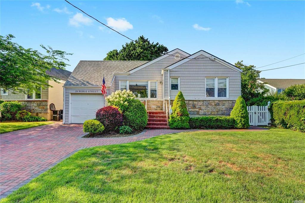 #1 photo, 29 Noble Street, नासाउ काउंटी Lynbrook , NY 11563