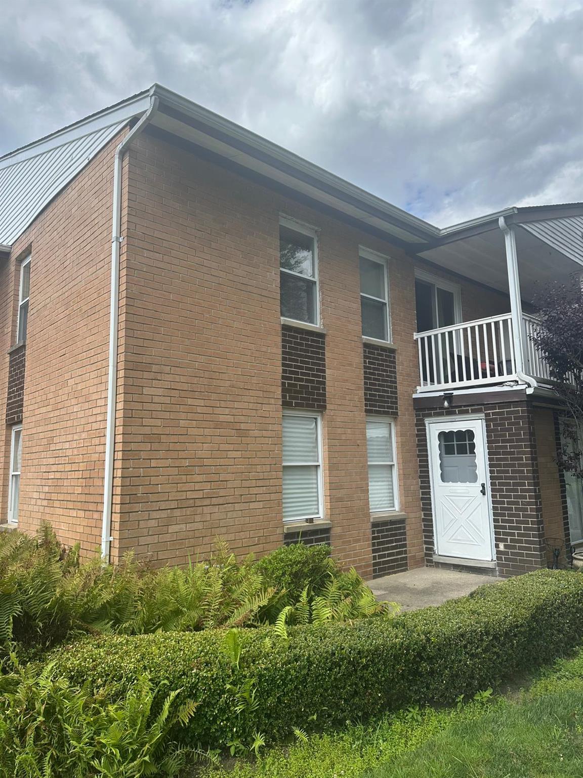 #1 photo, 105 Artist Lake Drive, Middle Island , NY 11953