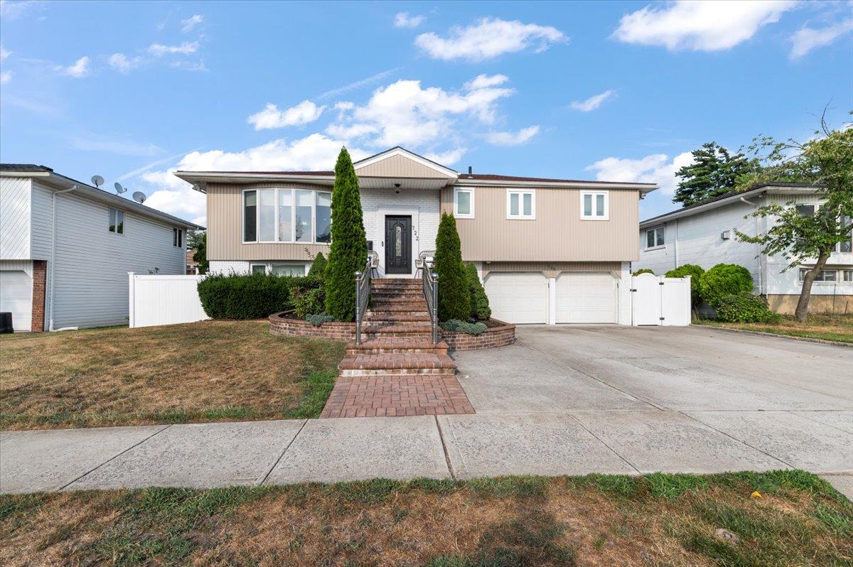 #1 photo, 722 Eagle Drive, ナッソー郡 North Woodmere , NY 11581