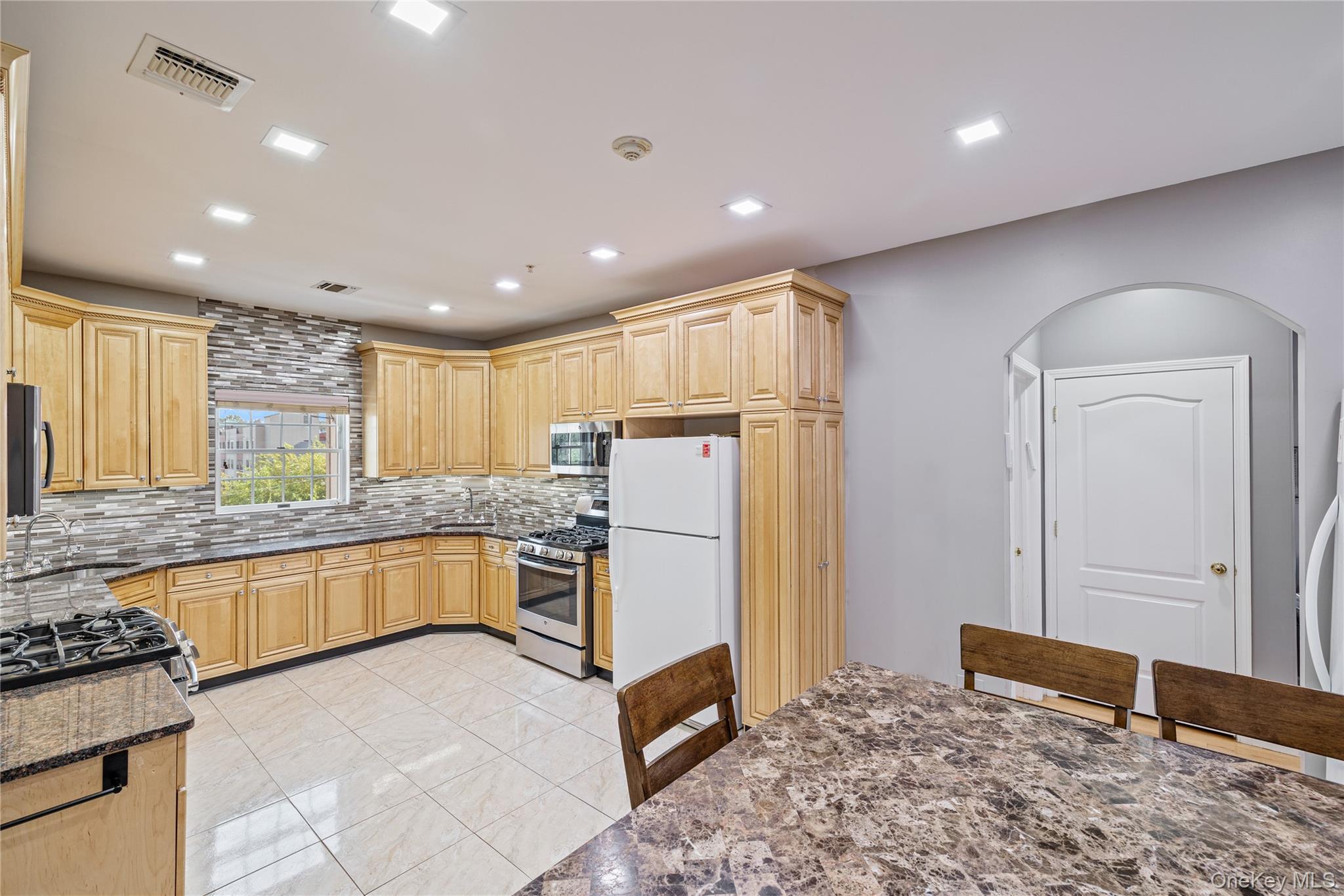 #19 photo, 3314 Parkview Drive, Spring Valley , NY 10977