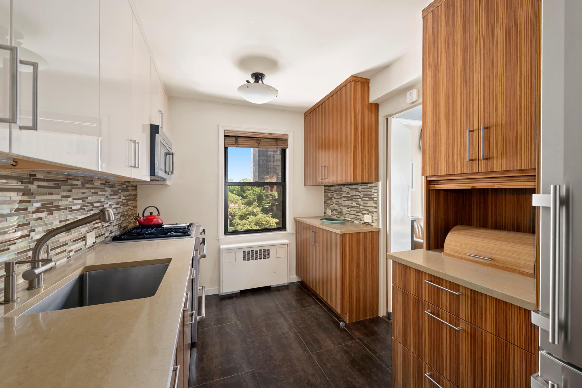 #6 photo, 301 E 48TH Street, マンハッタン Turtle Bay , NY 10017