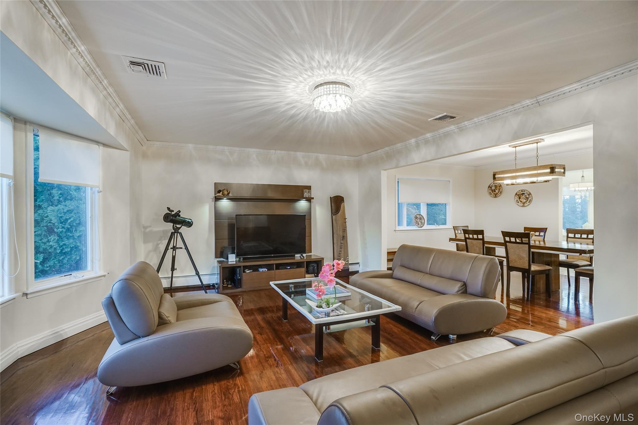 #2 photo, 1041 Glen Cove Avenue, Roslyn Harbor , NY 11576