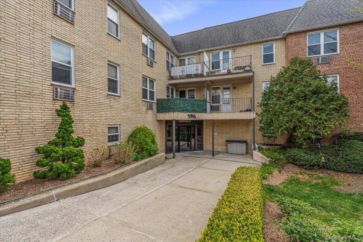 #1 photo, 596 Broadway, Lynbrook , NY 11563