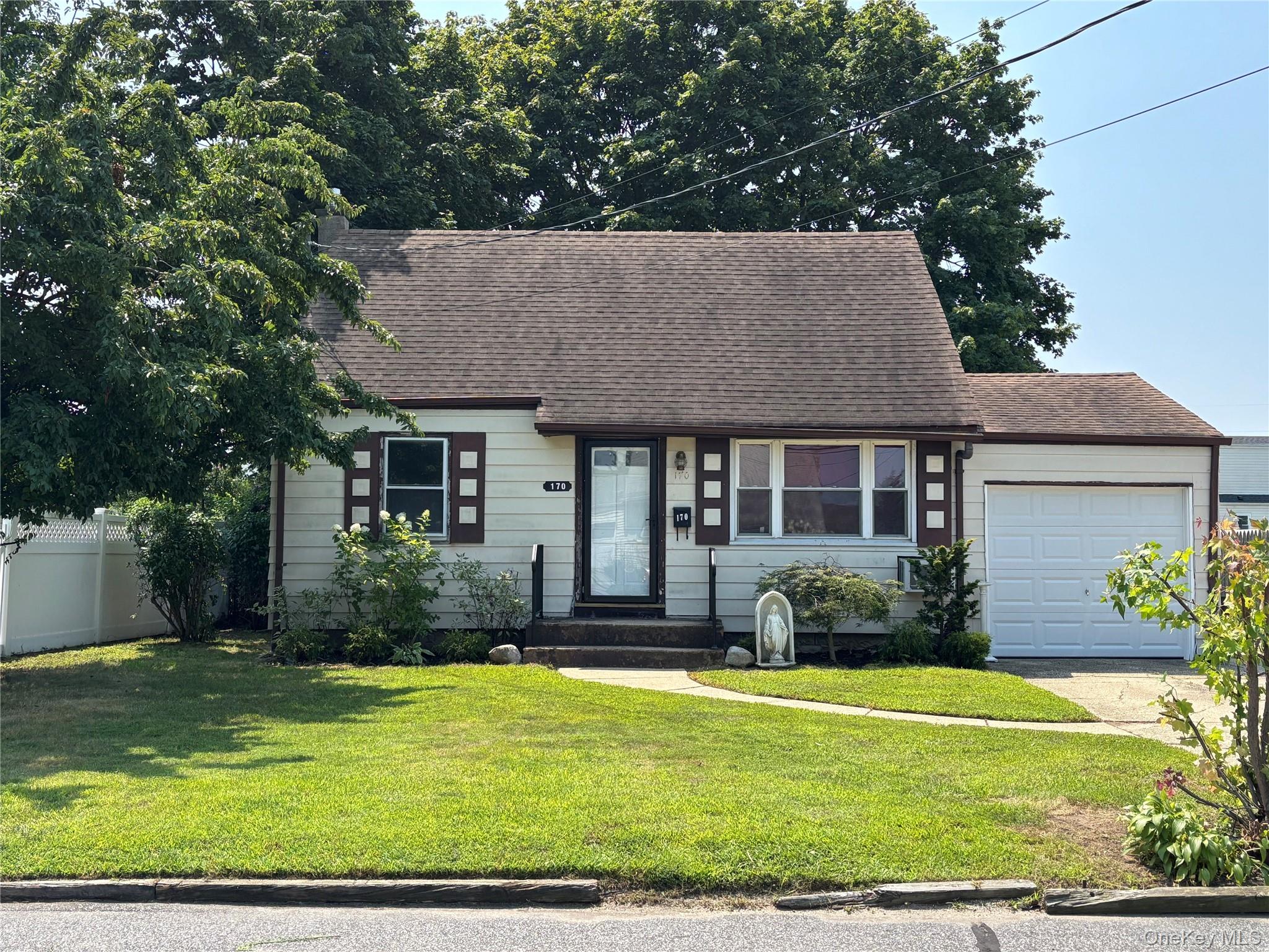 #1 photo, 170 Van Buren Street, West Babylon , NY 11704