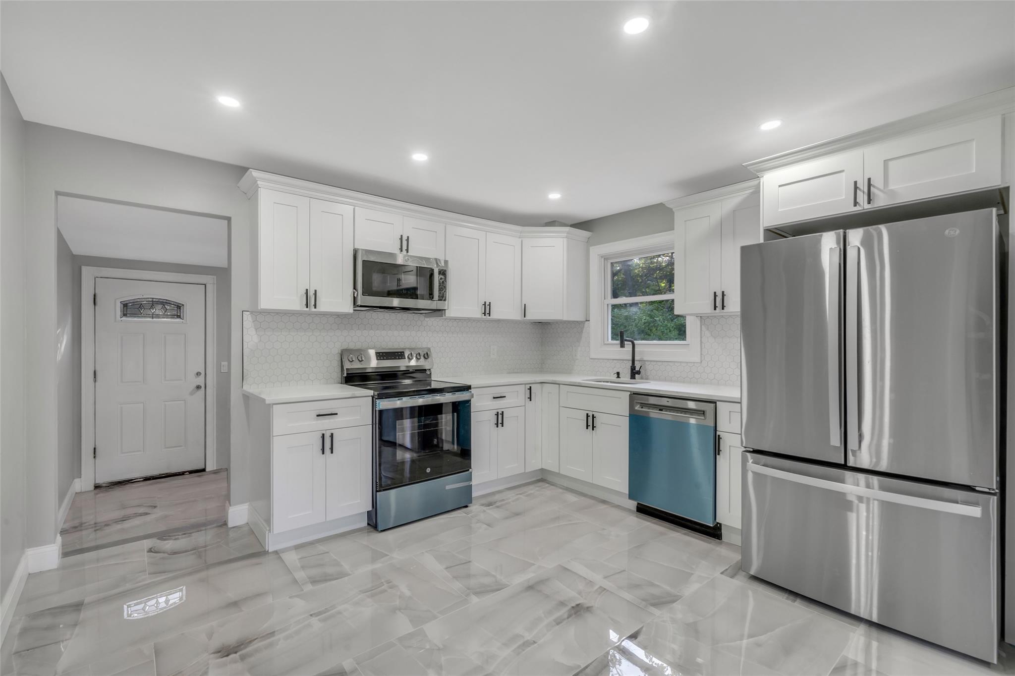 #8 photo, 128 N 22nd Street, Wheatley Heights , NY 11798