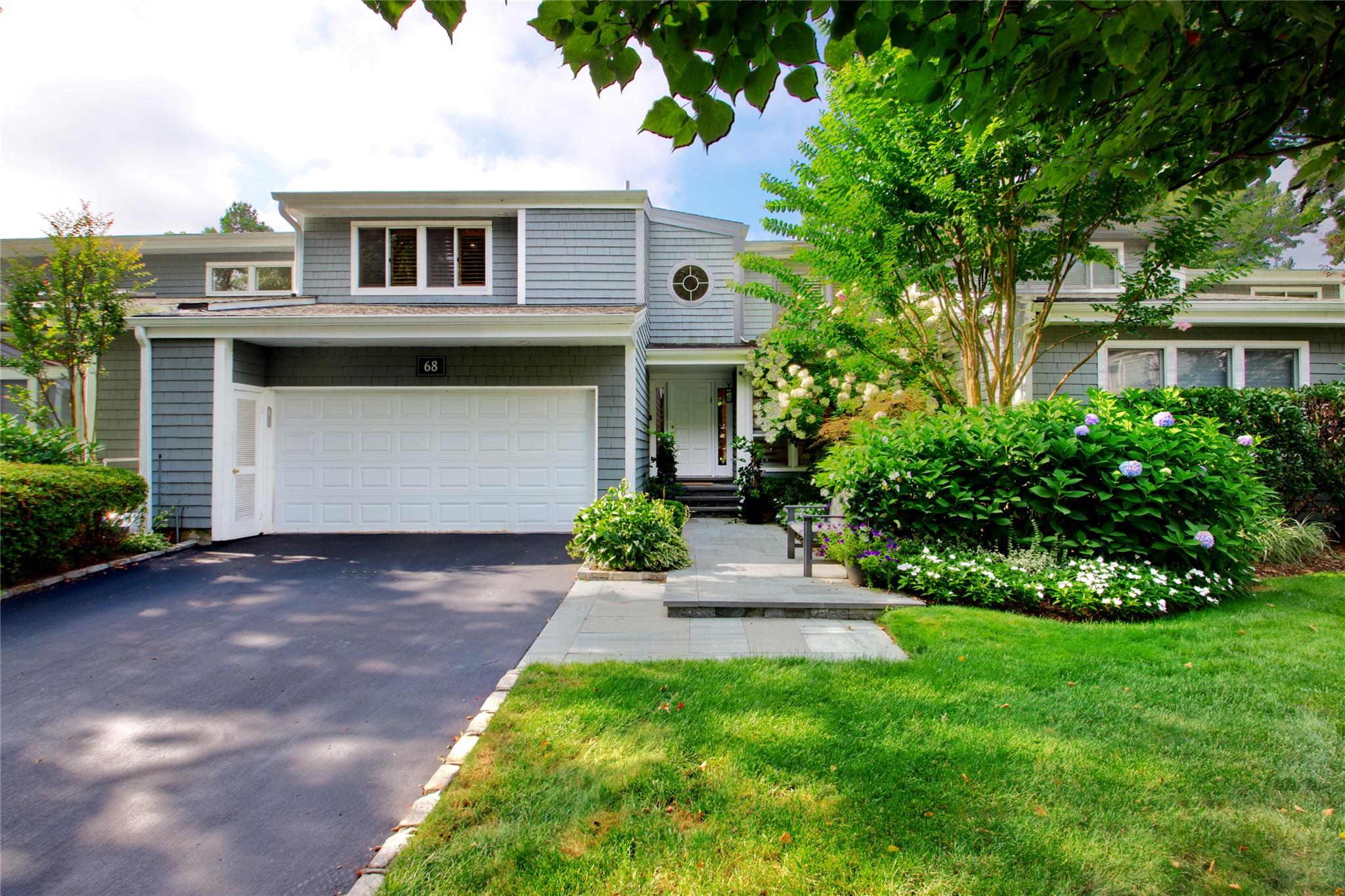 #1 photo, 68 Bond Court, 롱 아일랜드 Manhasset , NY 11030