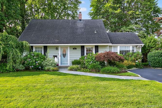 #1 photo, 32 Peacock Lane, Levittown , NY 11756