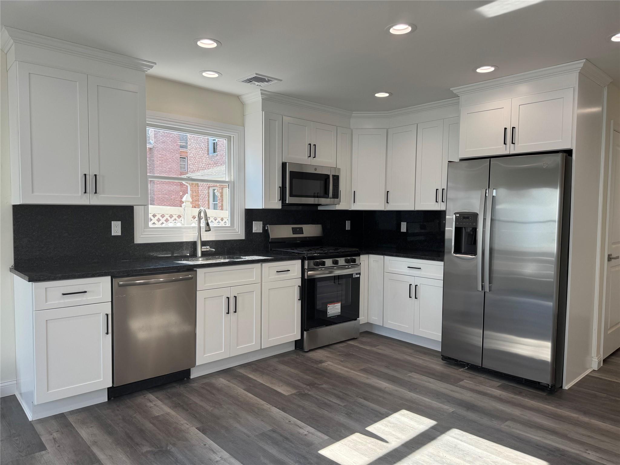 #4 photo, 102A Elm Avenue, Glen Cove , NY 11542