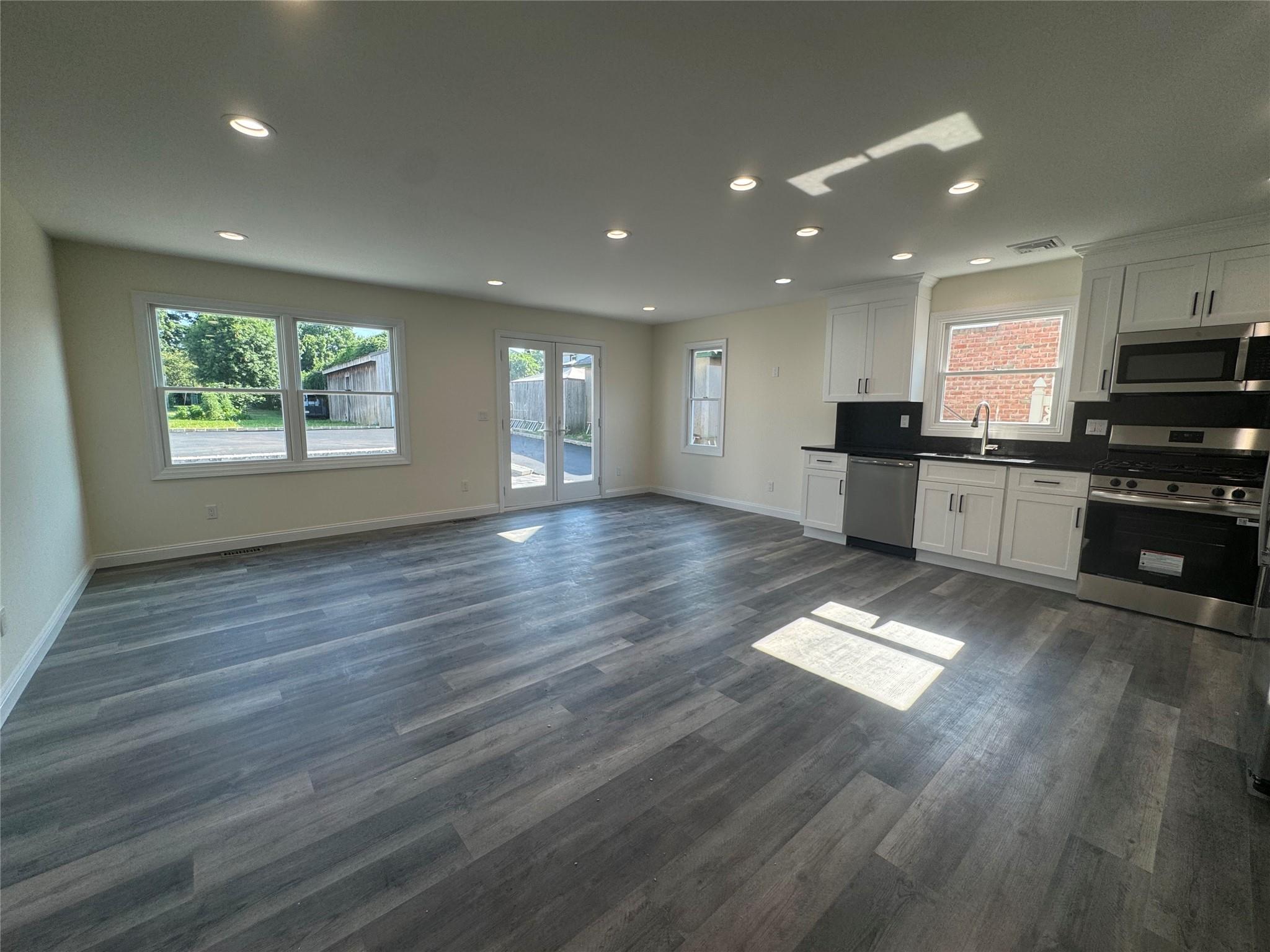 #5 photo, 102A Elm Avenue, Glen Cove , NY 11542