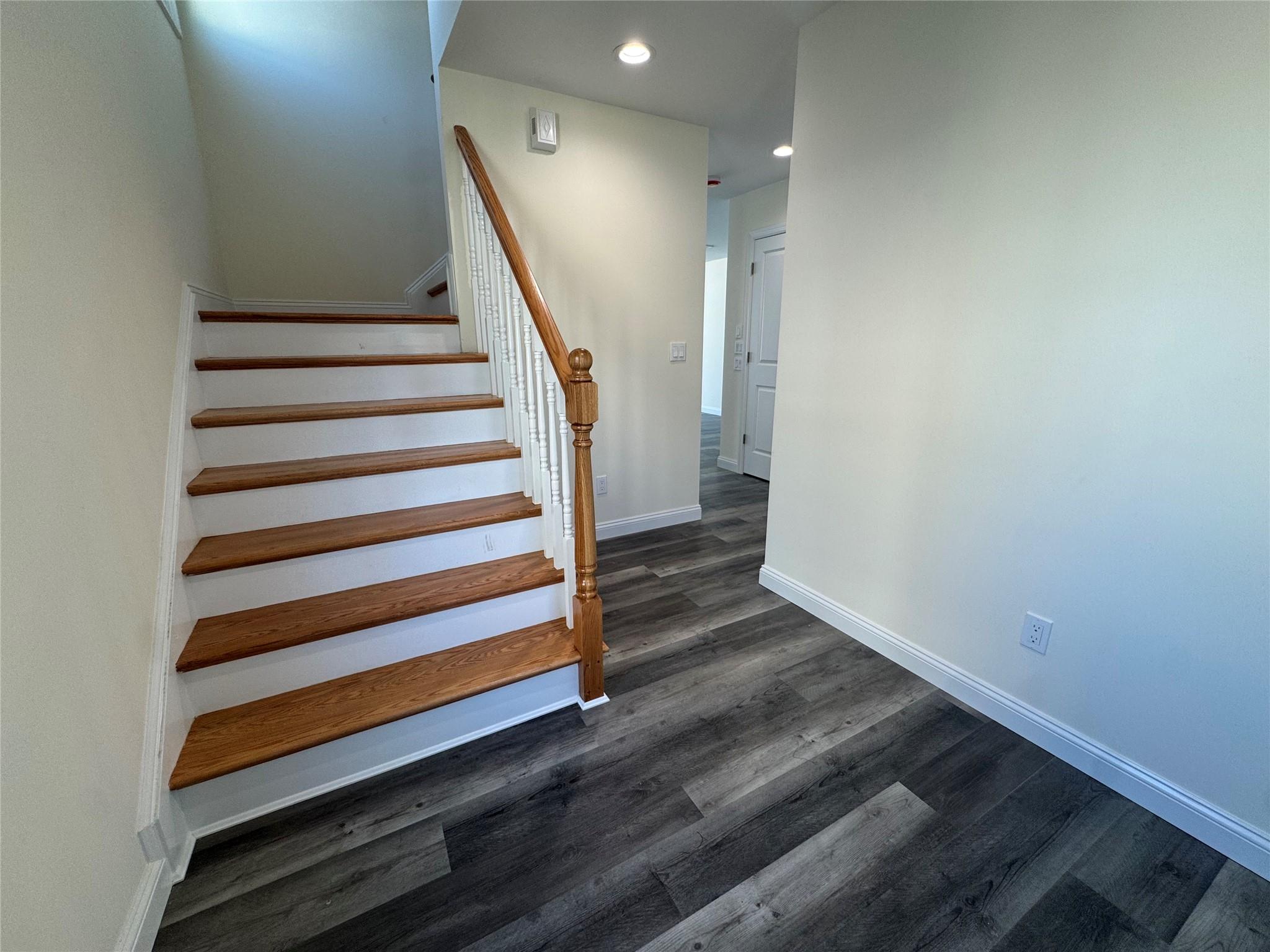 #3 photo, 102B Elm Avenue, Glen Cove , NY 11542