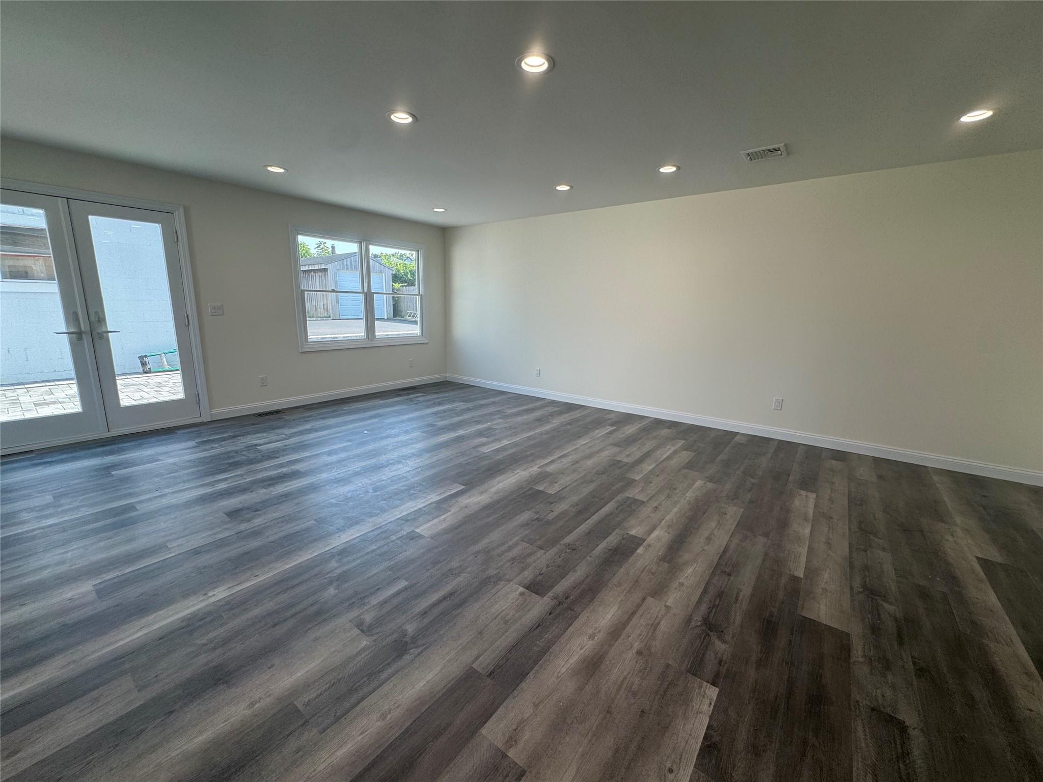 #5 photo, 102B Elm Avenue, Glen Cove , NY 11542